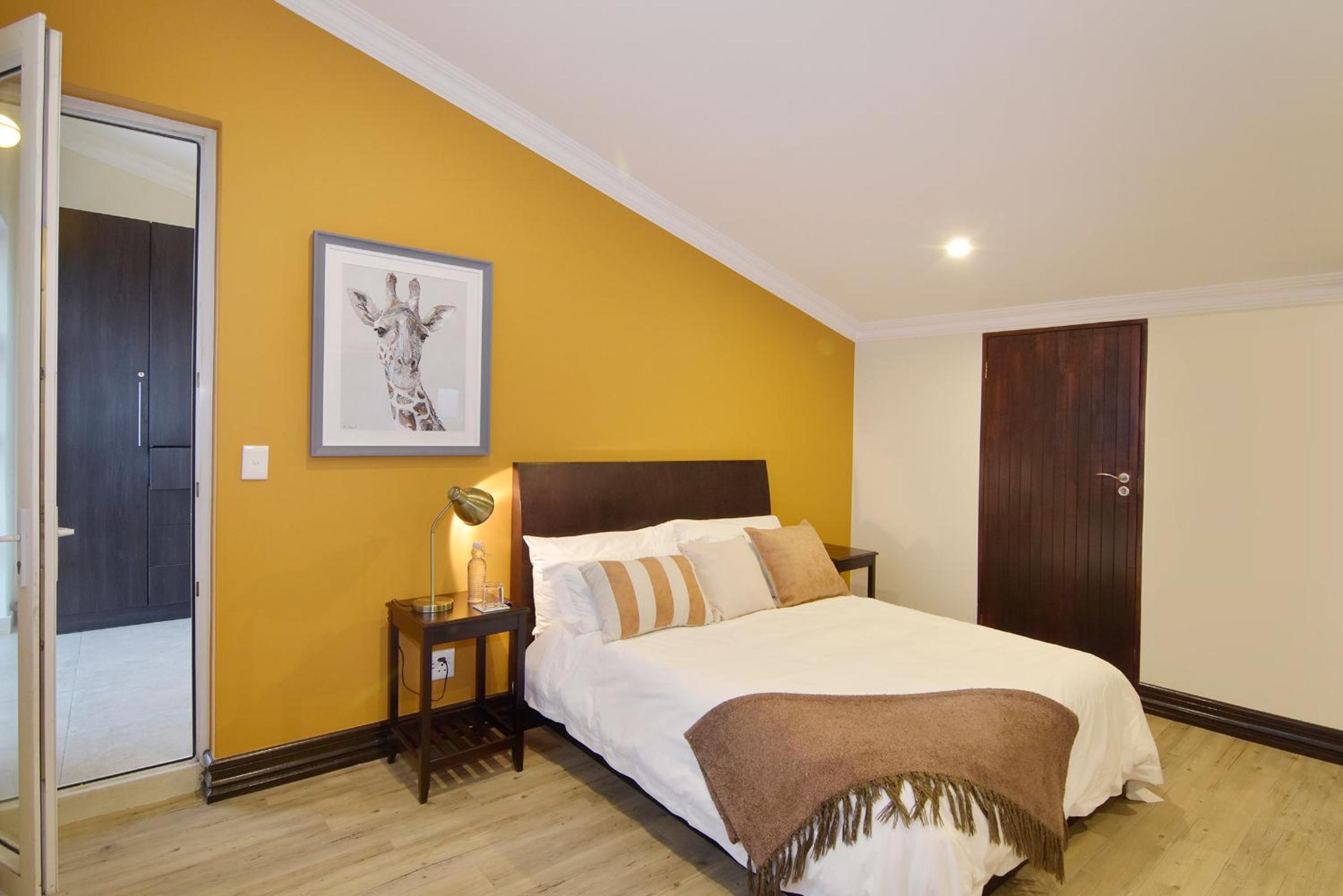 Giraffe - Queen Room Second Floor photo 1