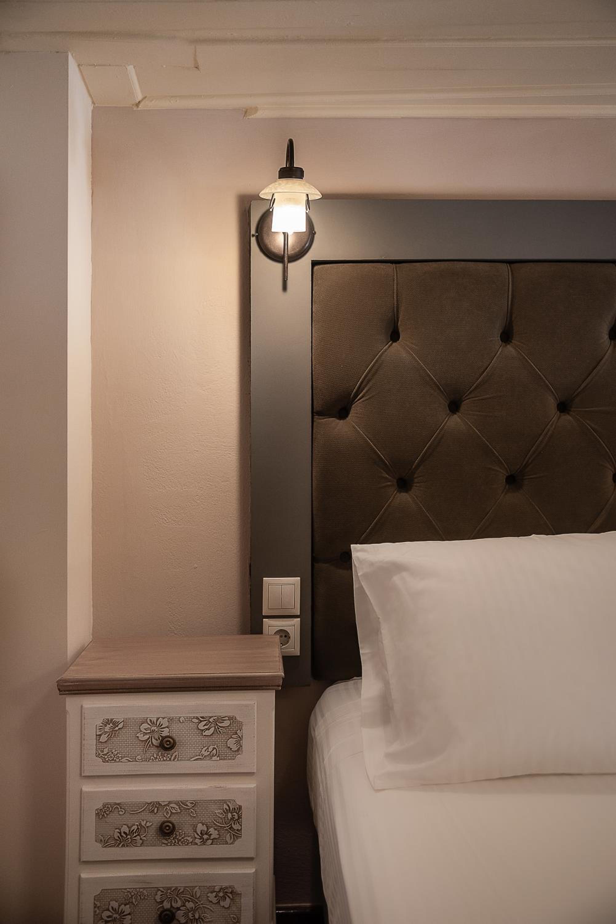 Family Suite with Balcony - Photo 15