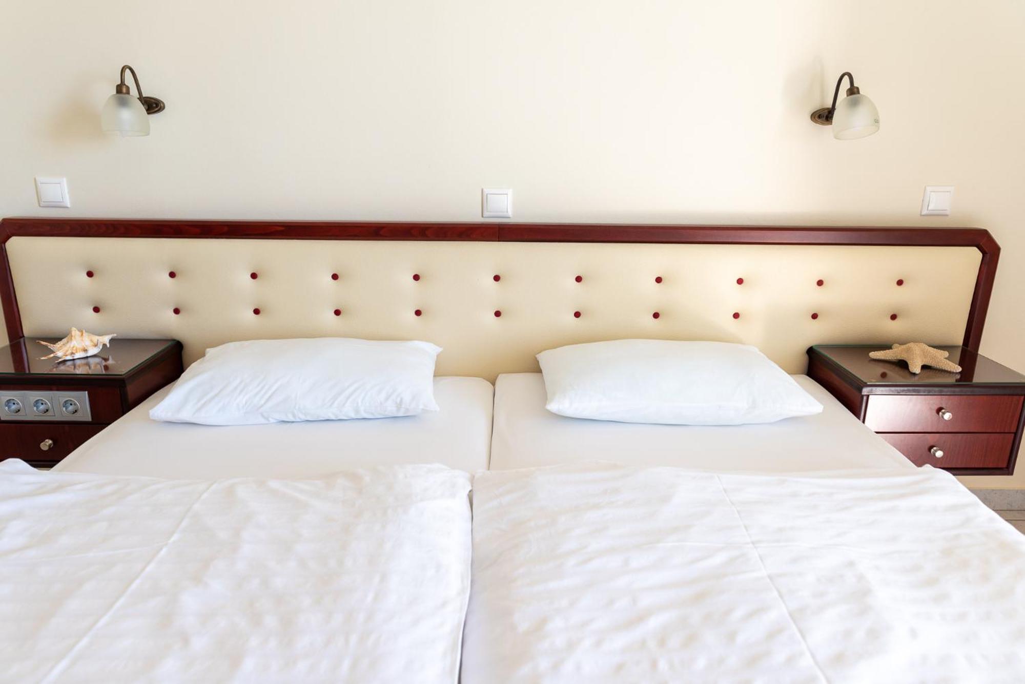 Double Room - Photo 7