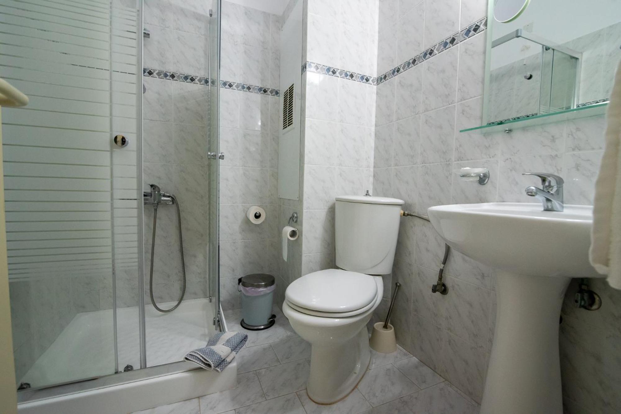 Double Room - Photo 13