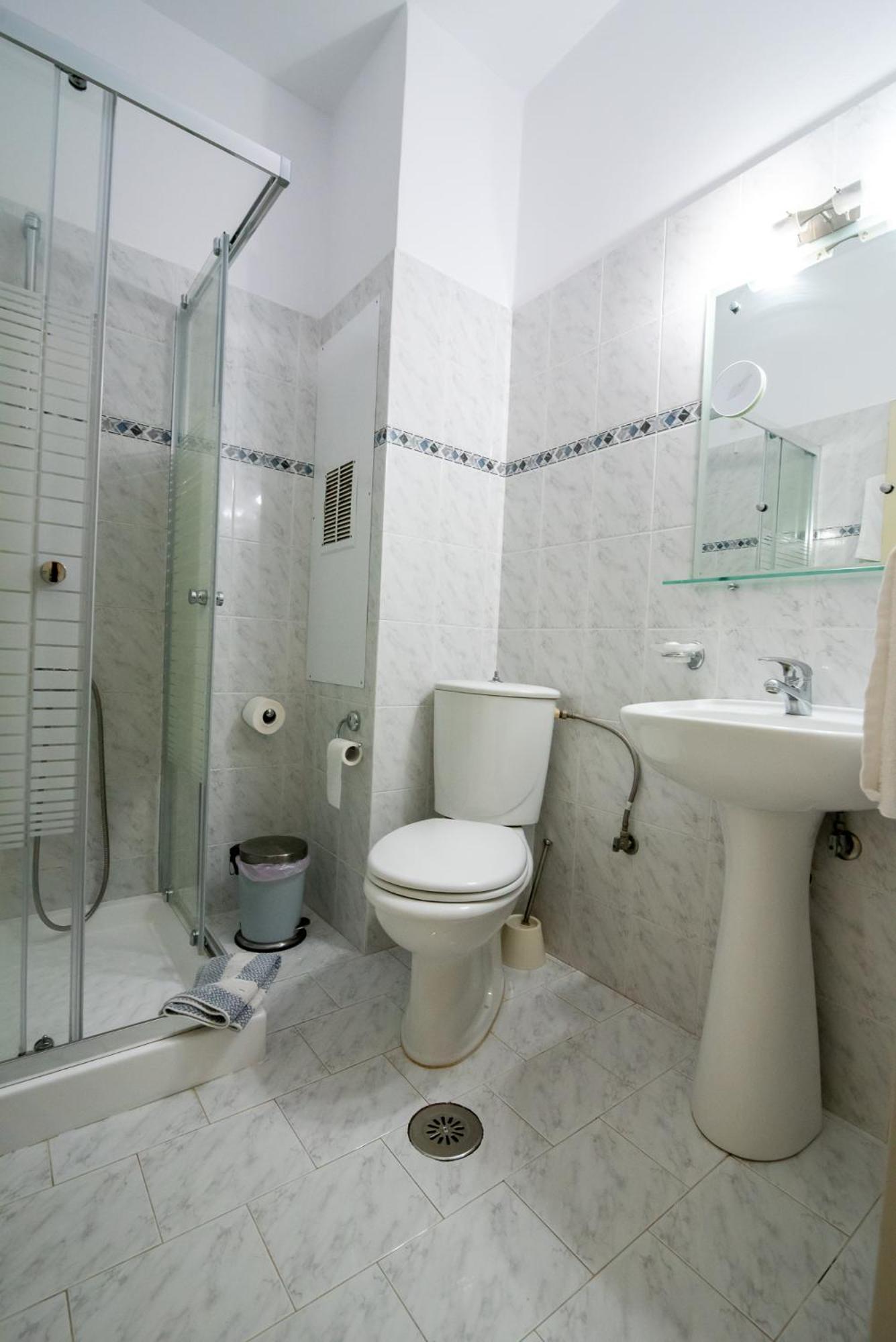 Double Room - Photo 15