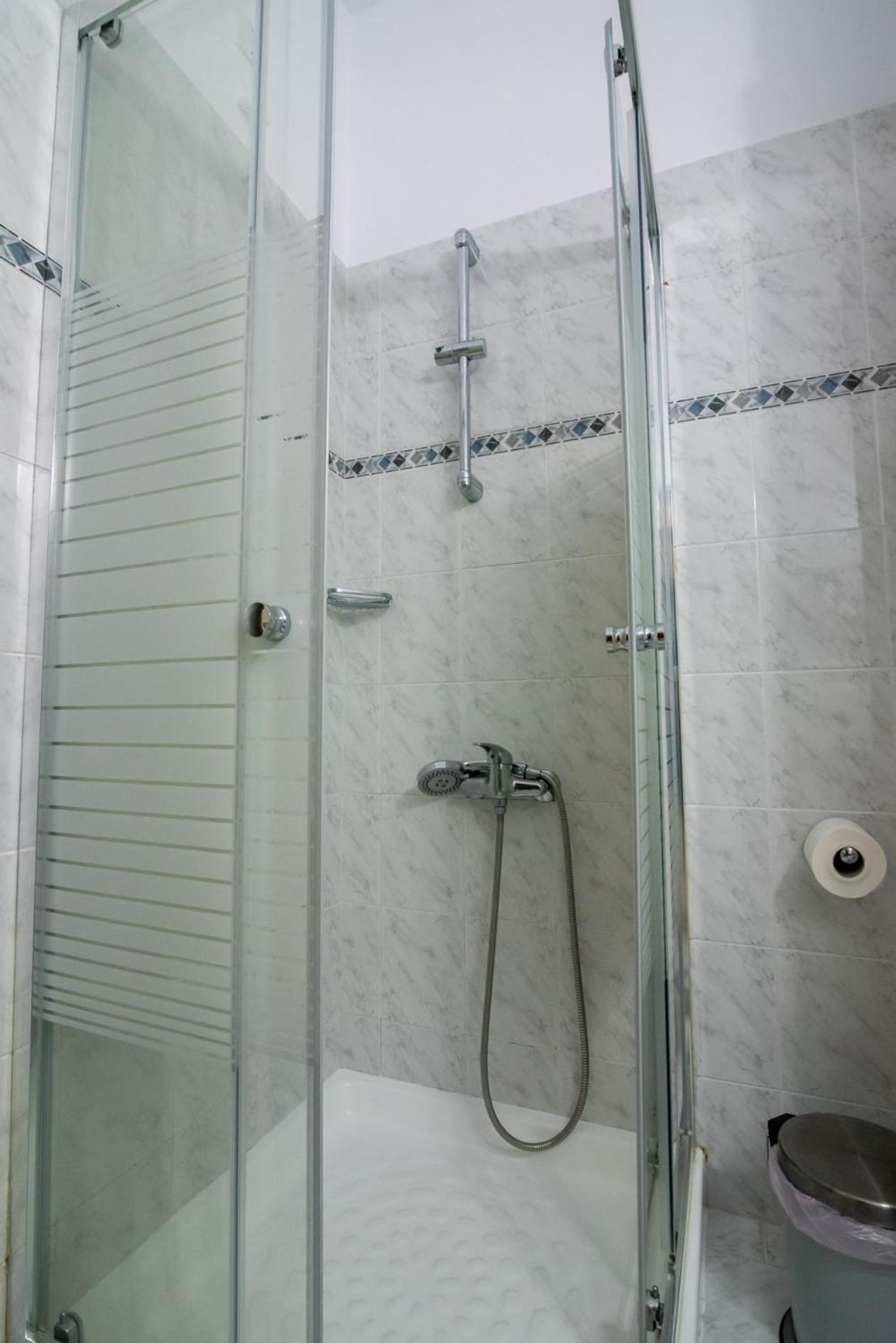 Double Room - Photo 16