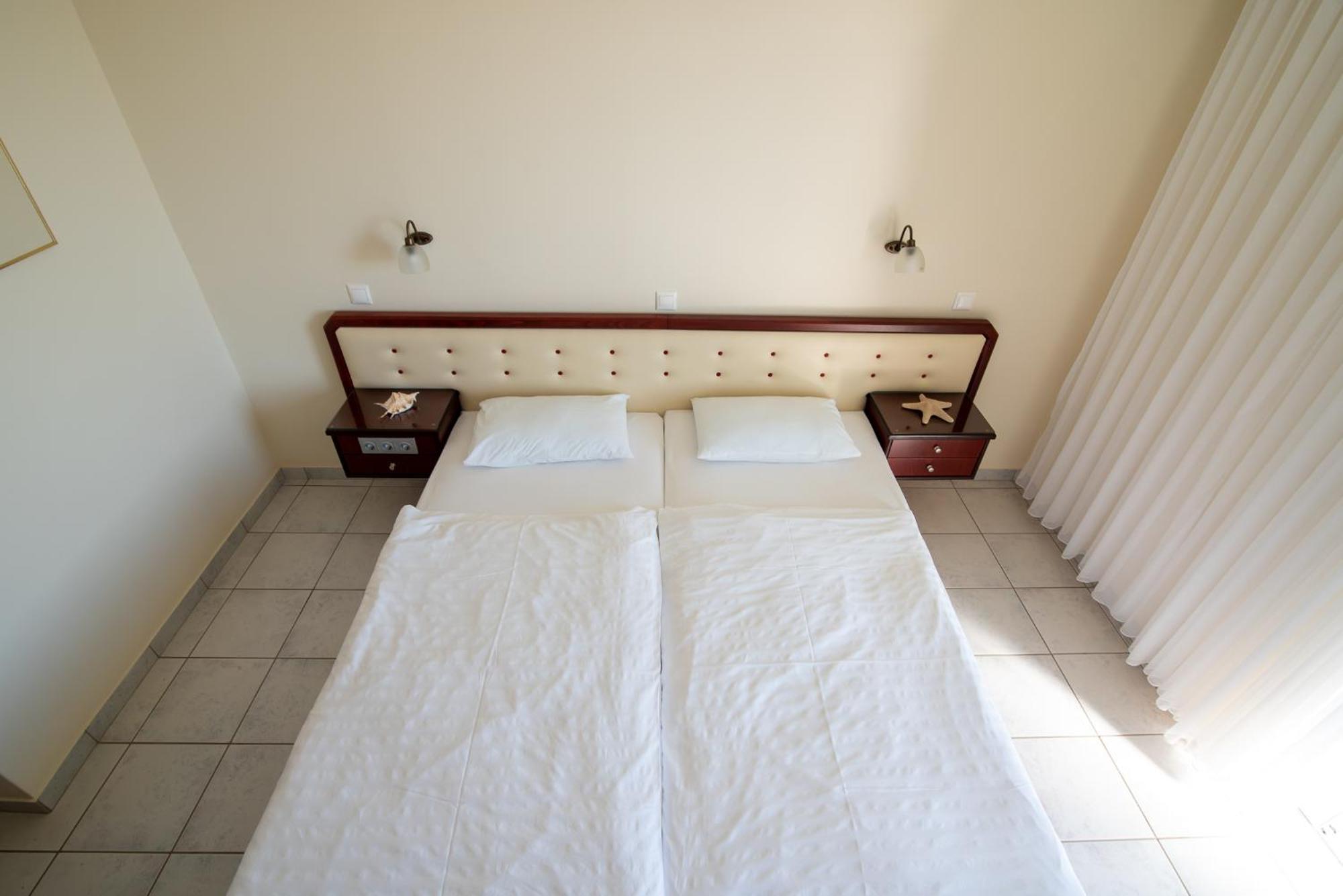 Double Room - Photo 18