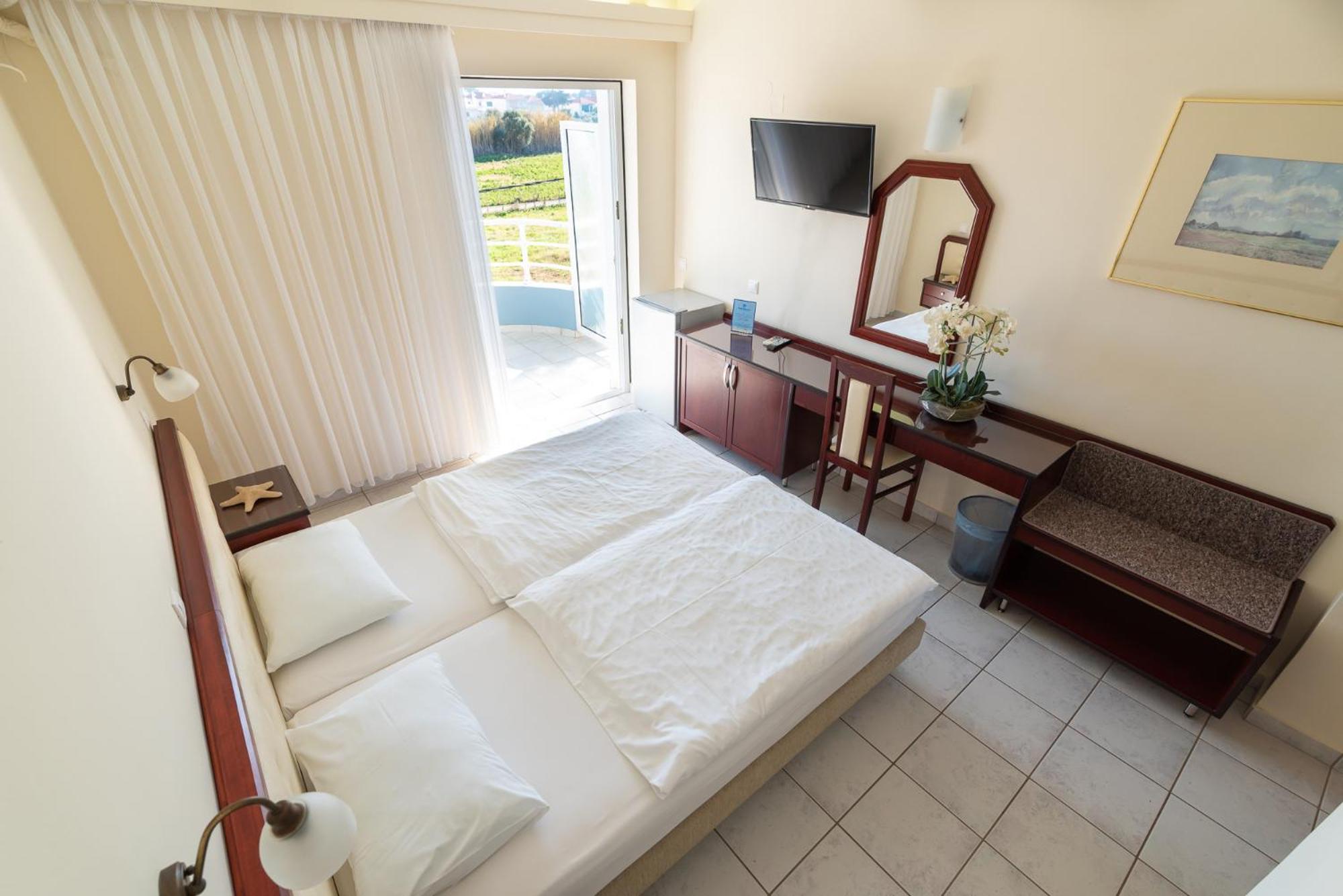 Double Room - Photo 19