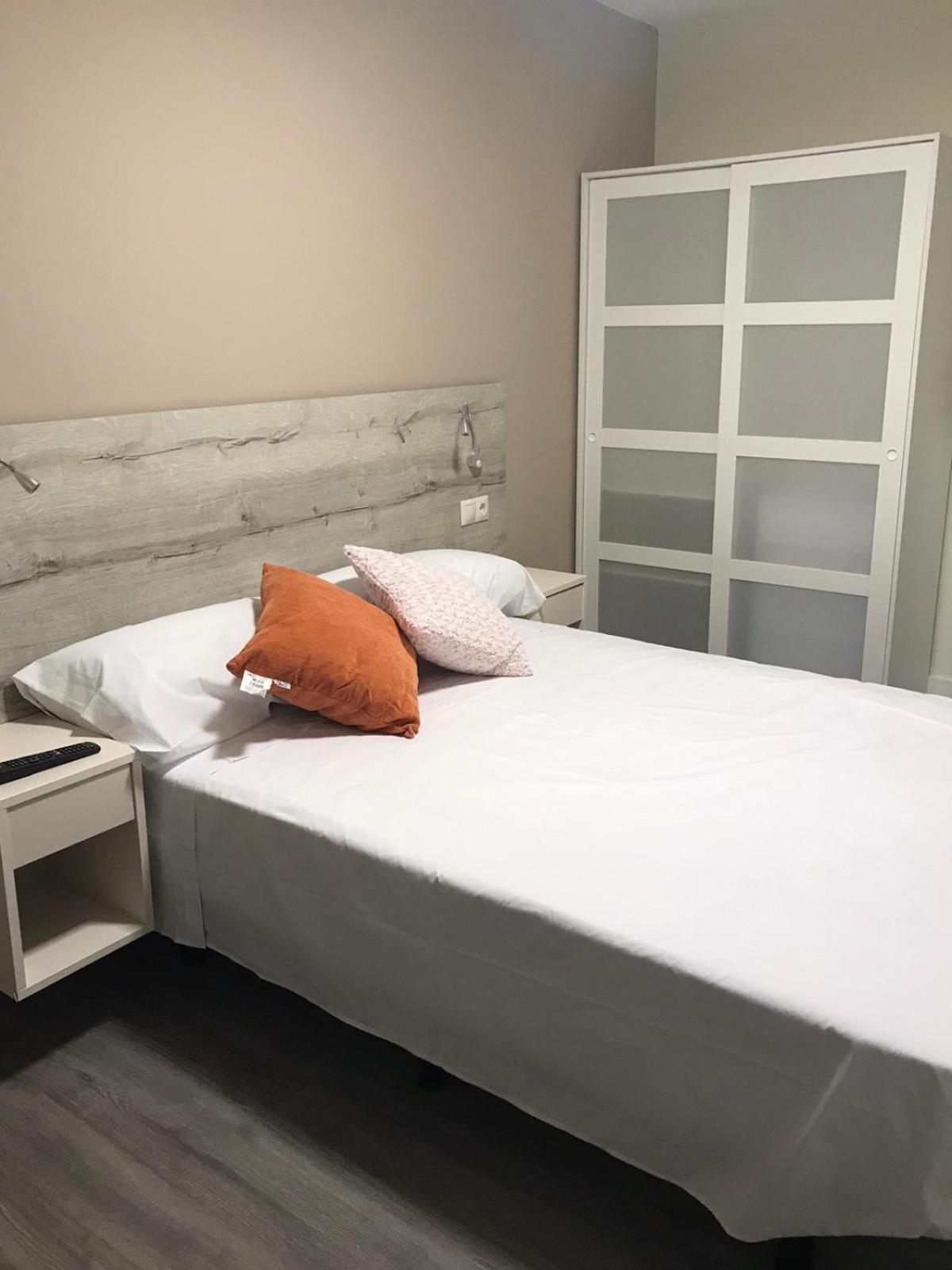 Economy Double Room - Photo 16