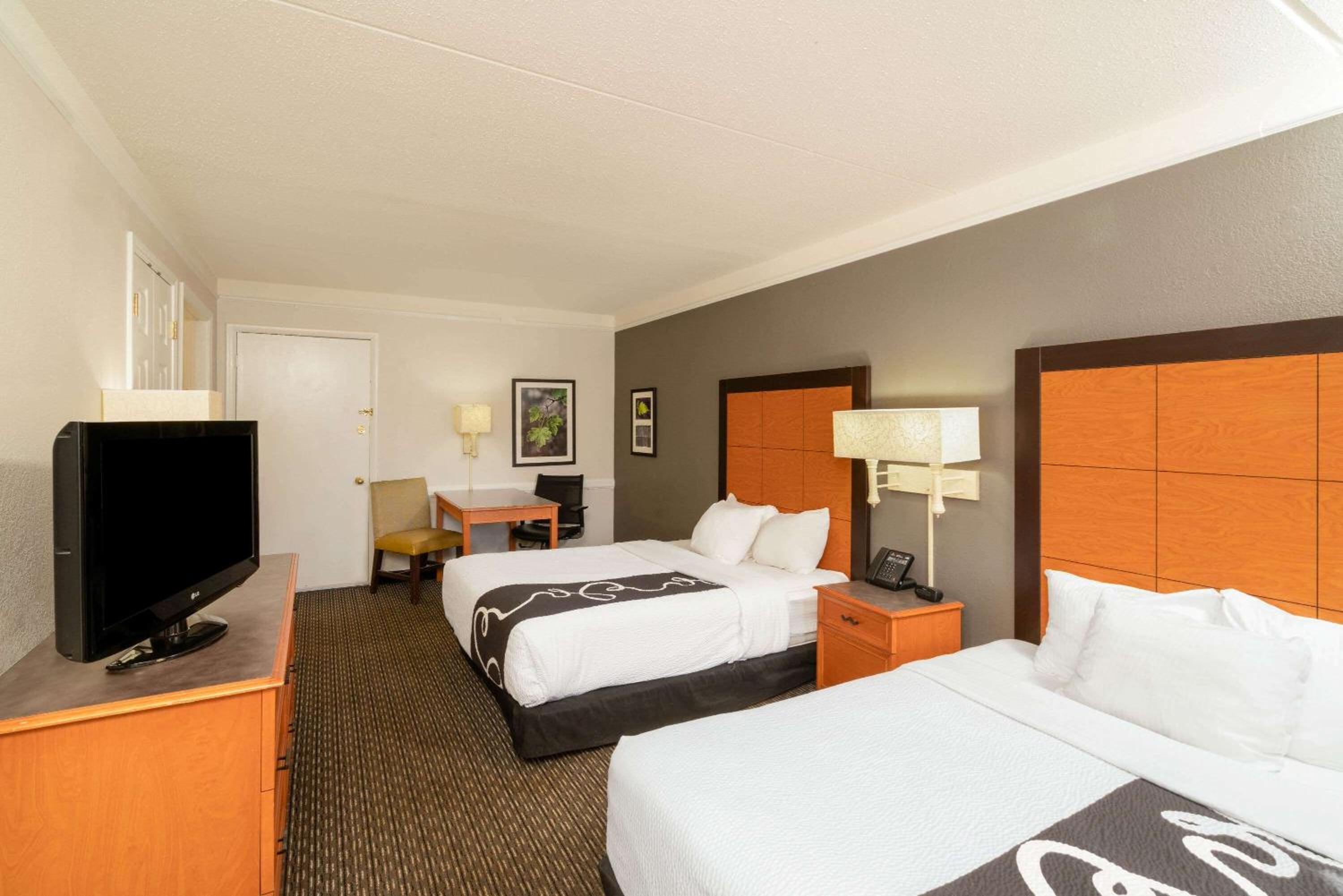 Double Room With Two Double Beds - Non-Smoking - Photo 6