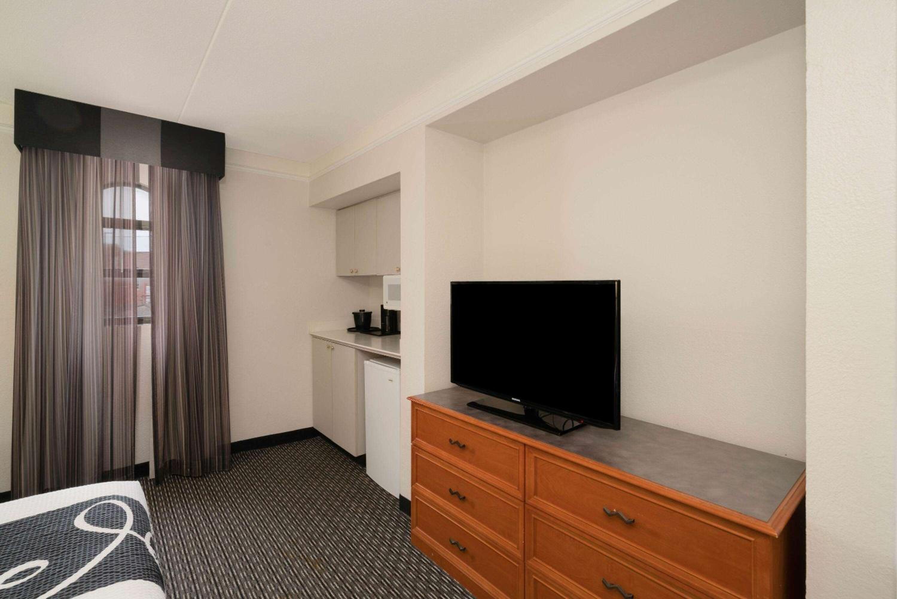 King Studio Suite - Non-Smoking - Photo 1