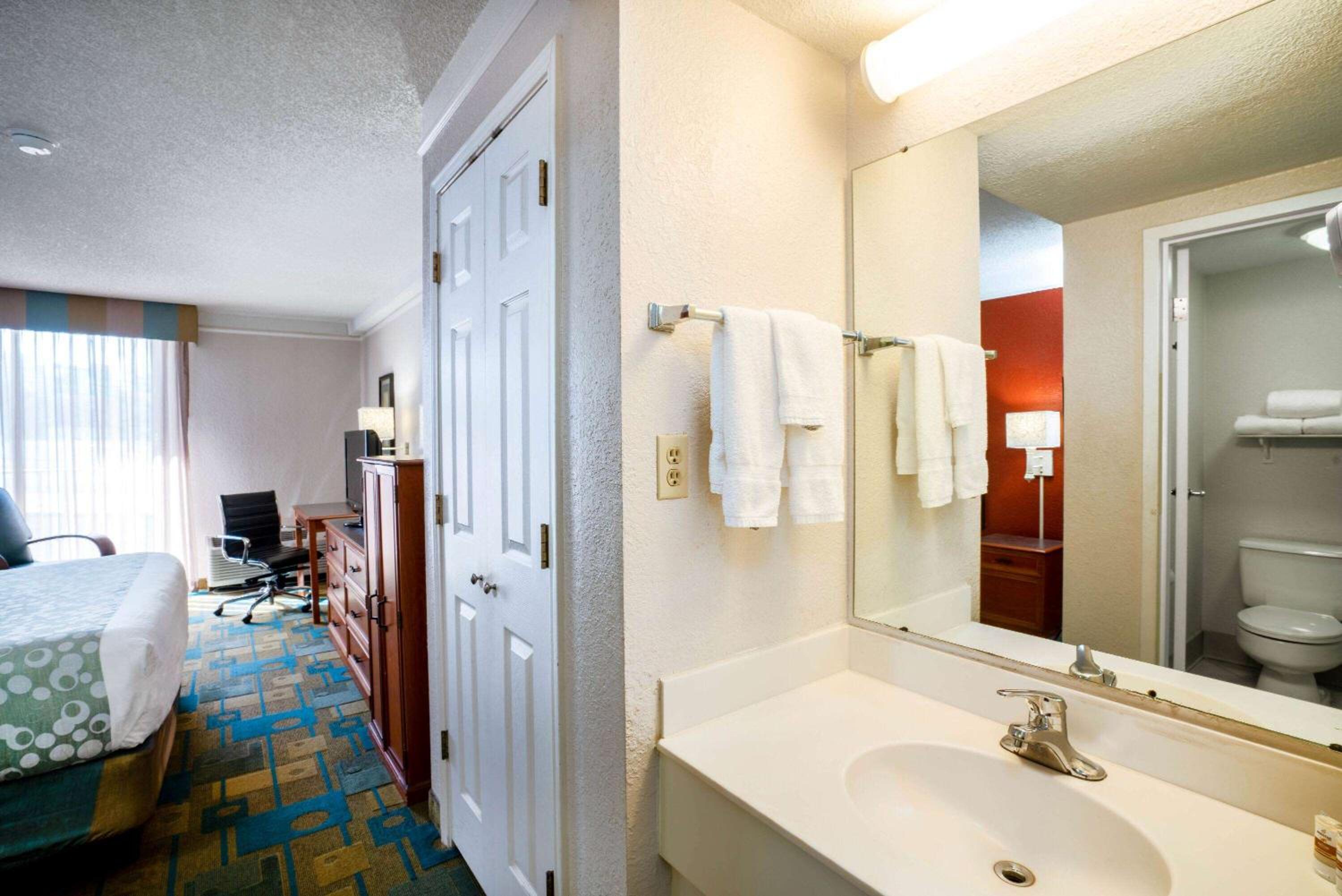 King Room - Disability Access photo 3