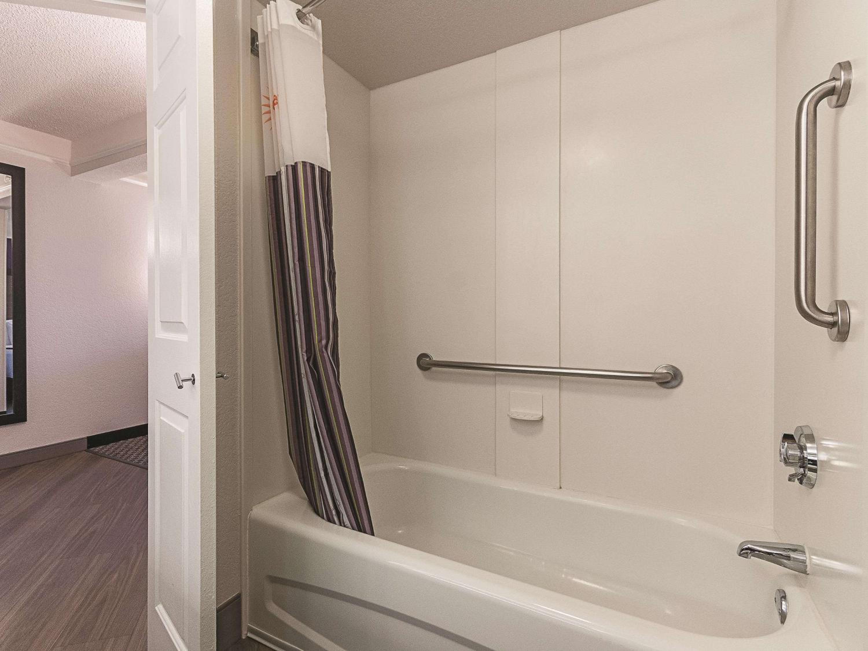 Deluxe Double Room with Two Double Beds - Photo 2