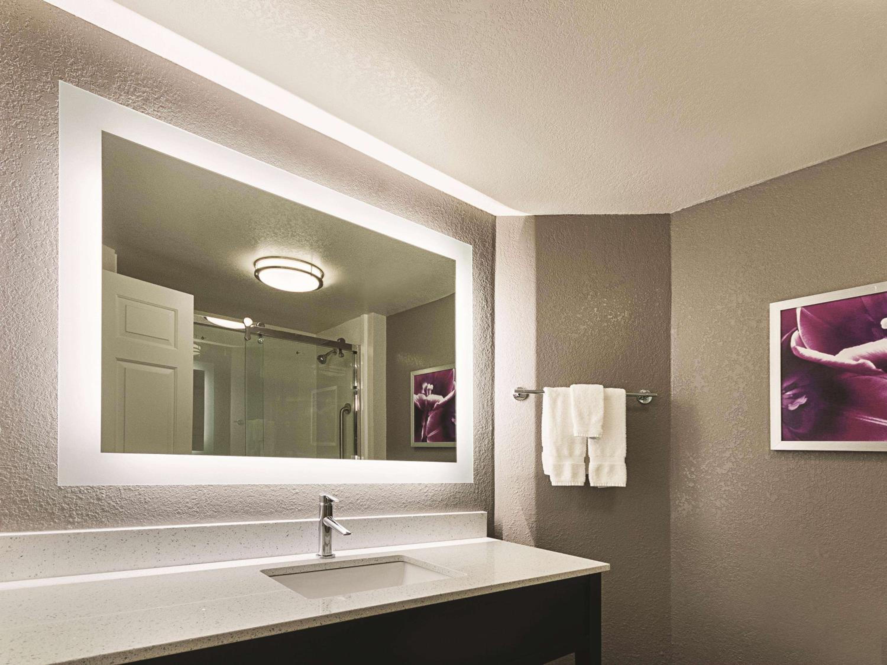 Deluxe King Room - Photo 4