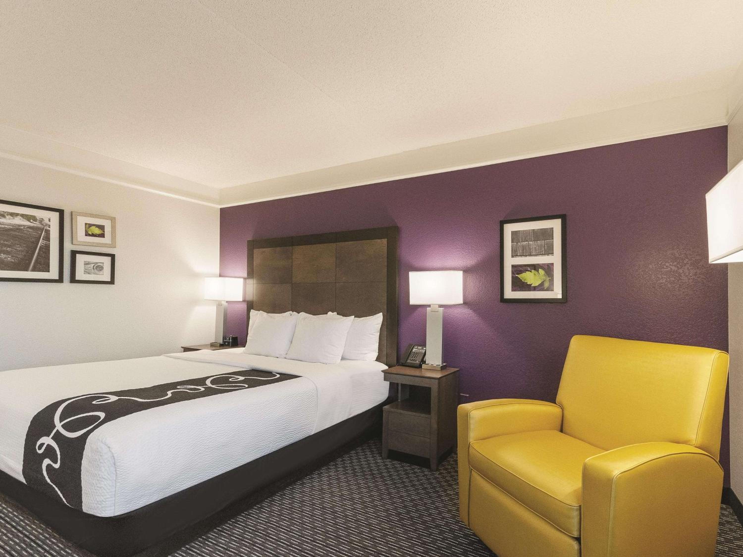 Deluxe King Room - Photo 1