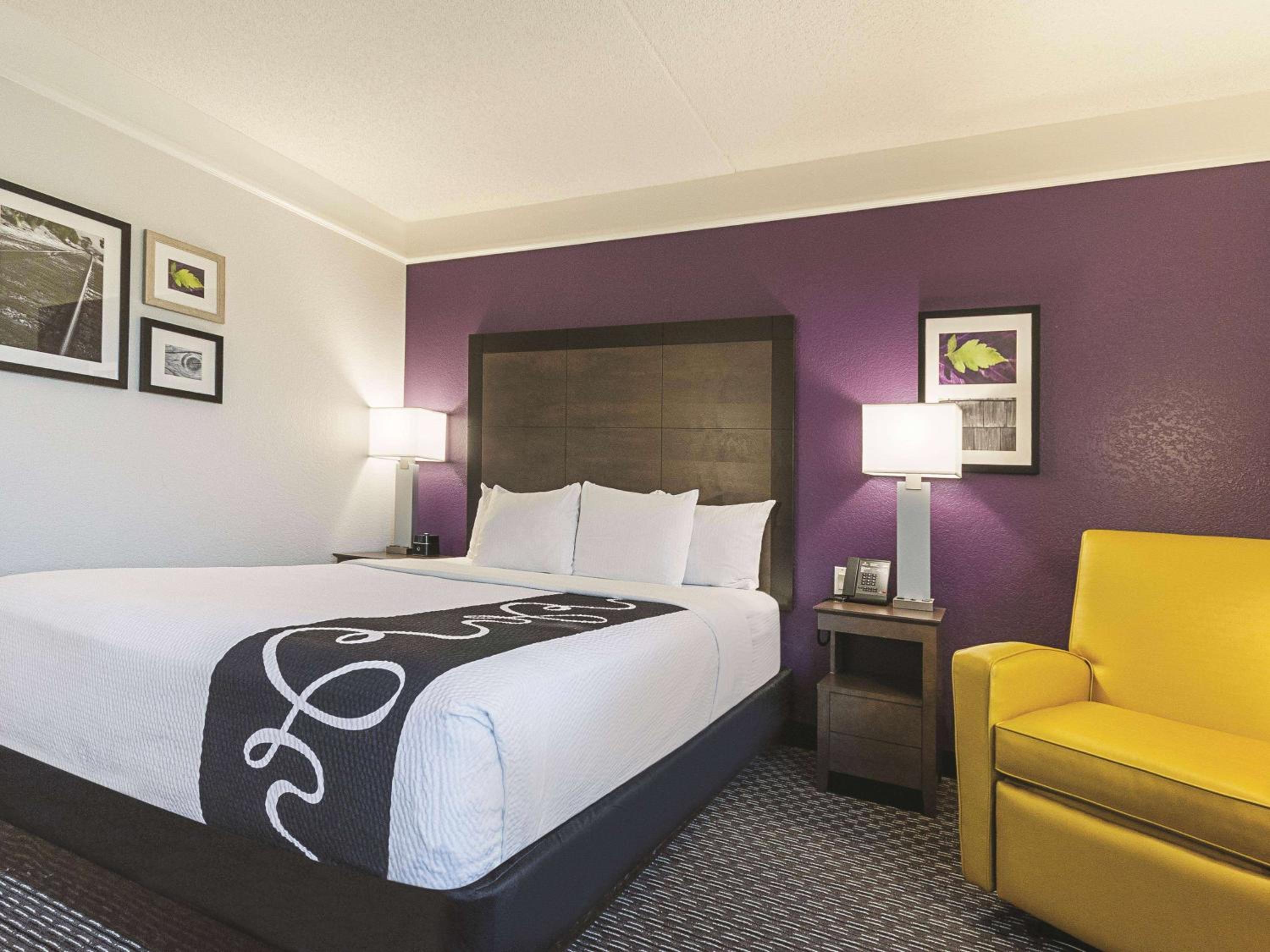 King Room with Bath Tub - Mobility Accessible/Non-Smoking - Photo 1