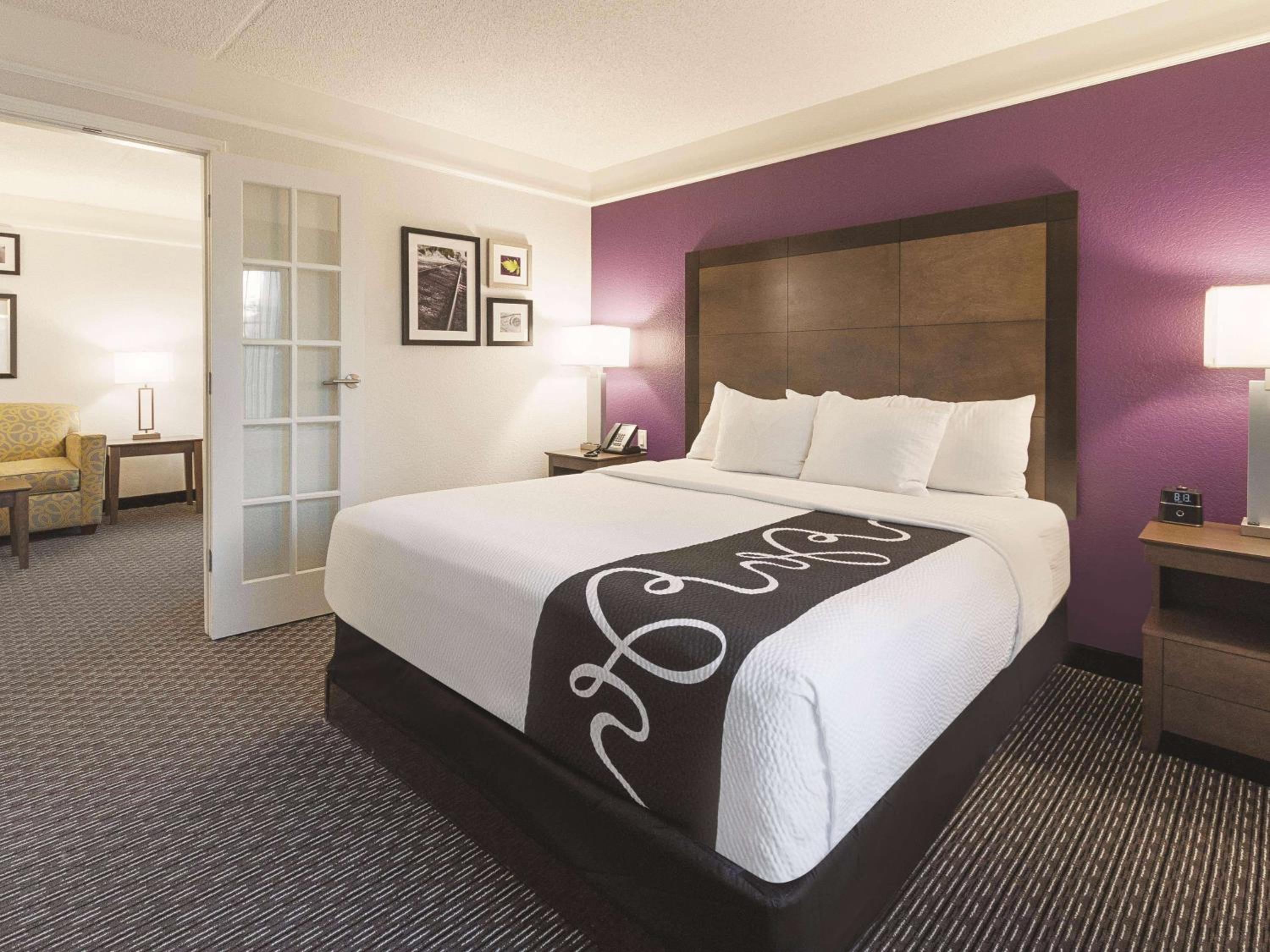 One-Bedroom King Suite - Non-Smoking - Photo 1