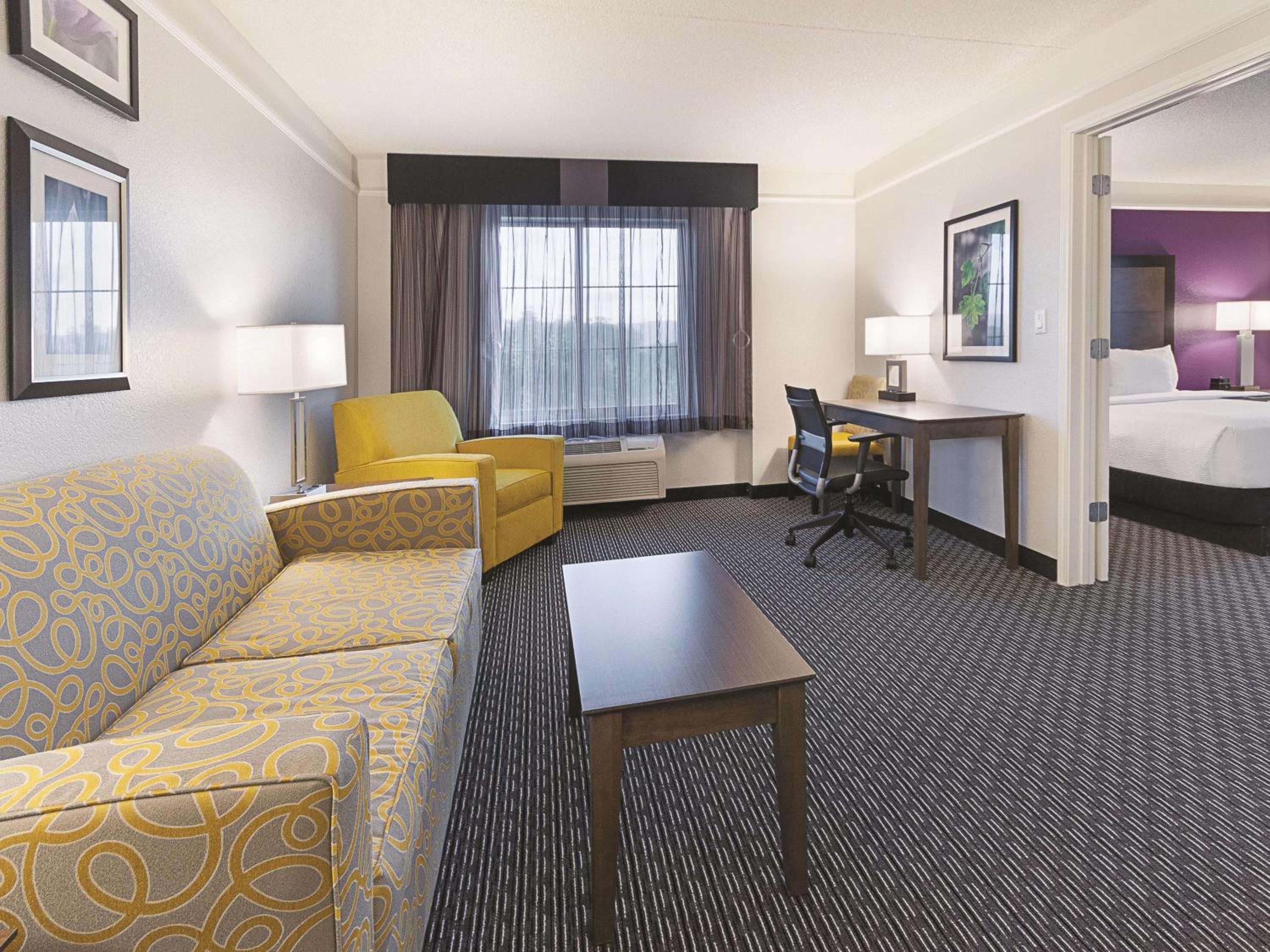 One-Bedroom King Suite - Non-Smoking - Photo 4