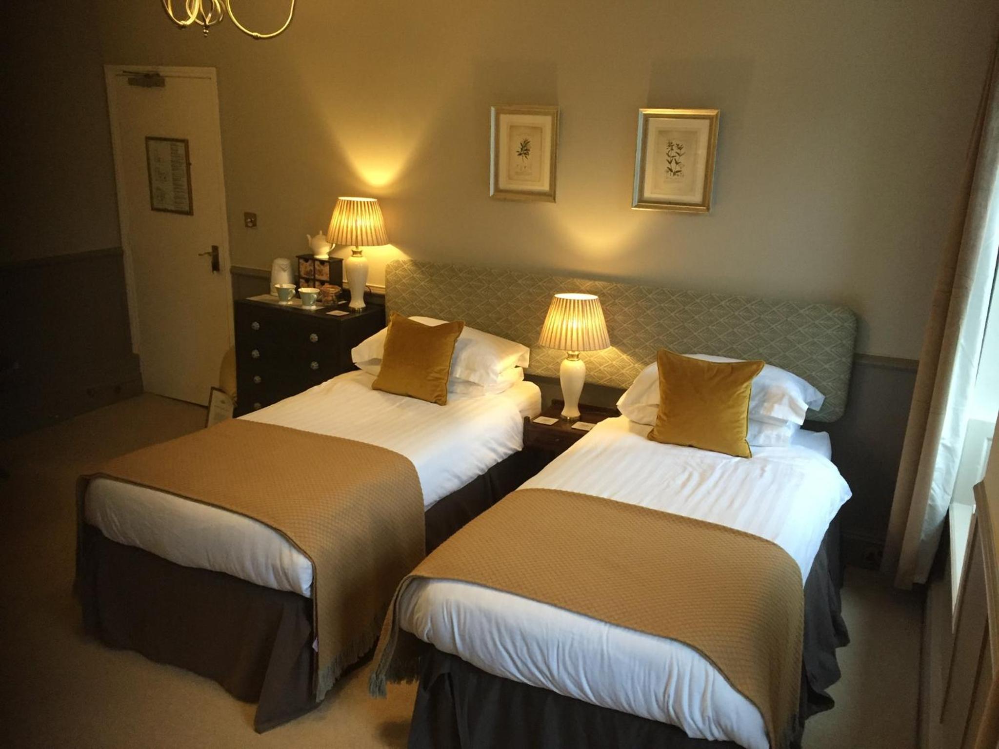 Twin Room with Private Bathroom photo 3