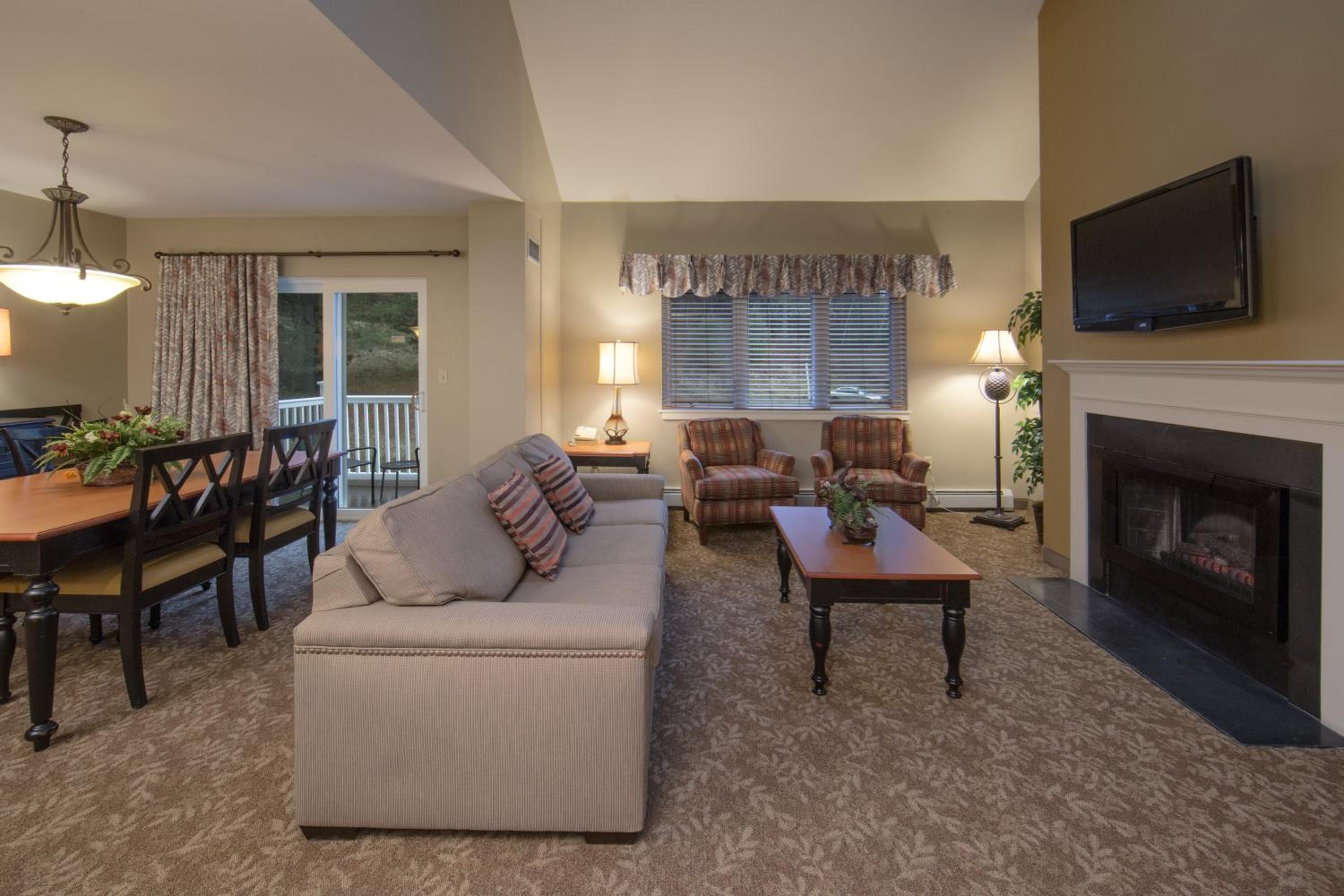Three-Bedroom Villa - Photo 8