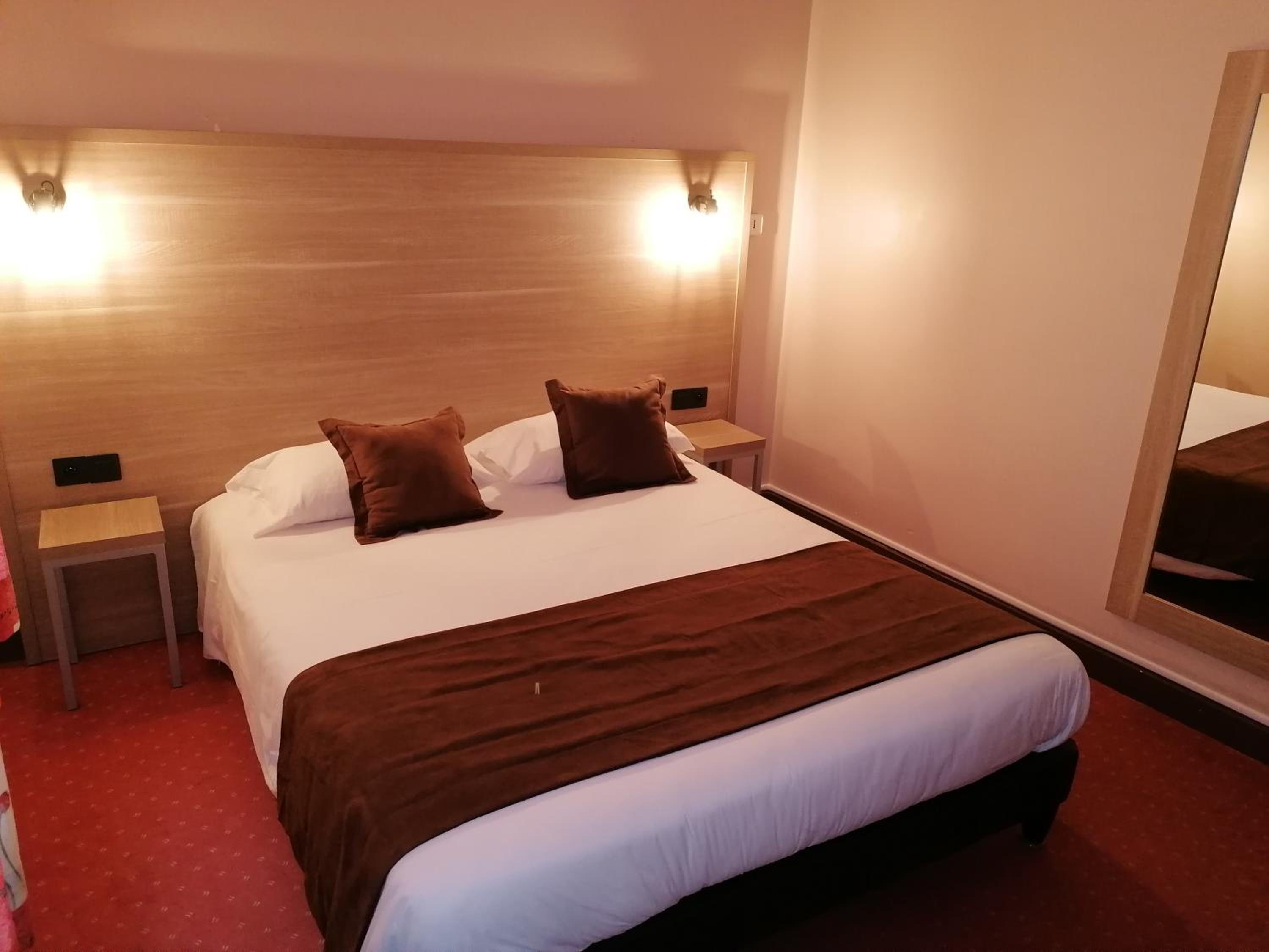 Double Room - Photo 5