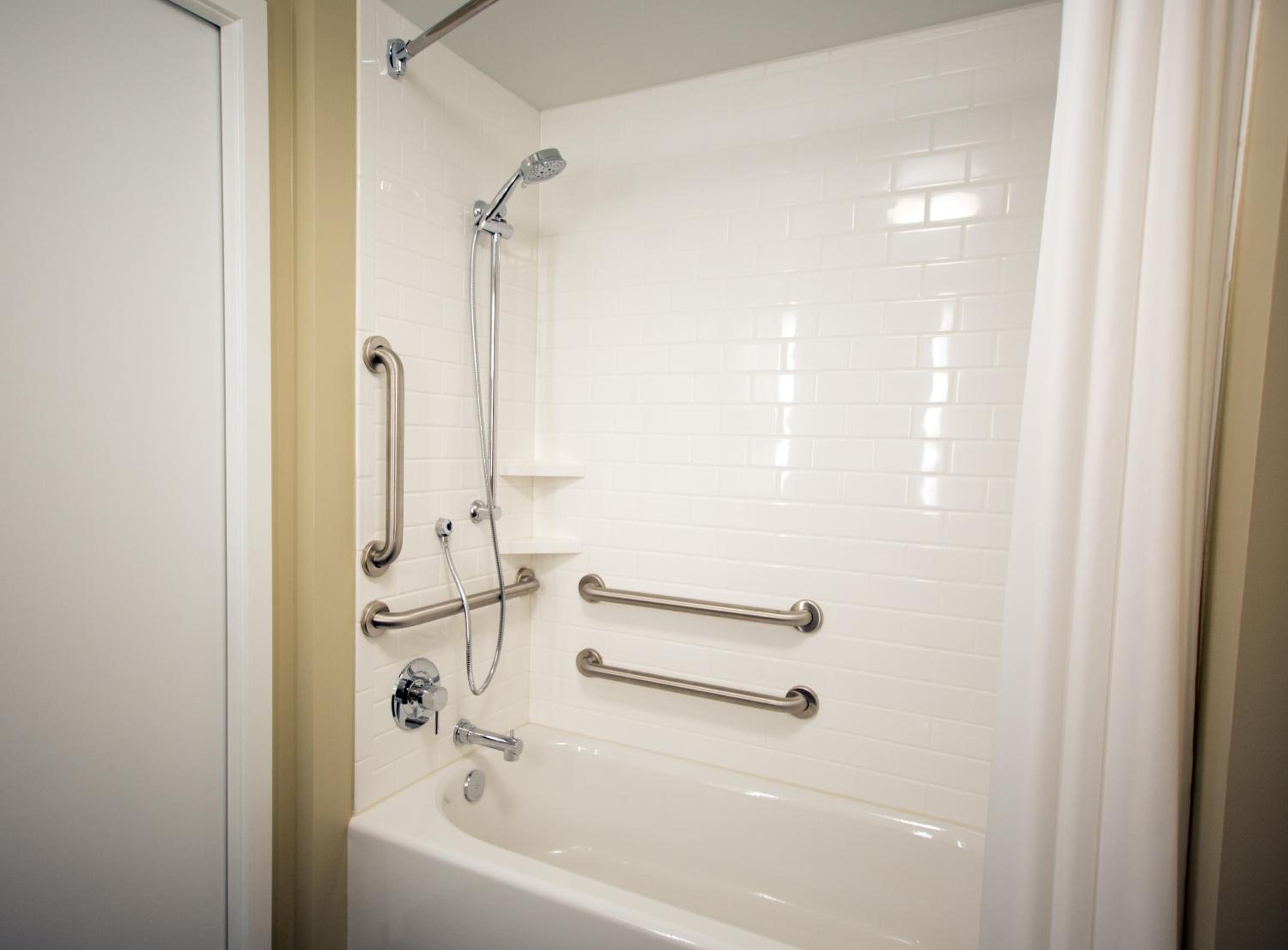 King Studio Suite - Mobility Access Tub/Non-Smoking photo 2