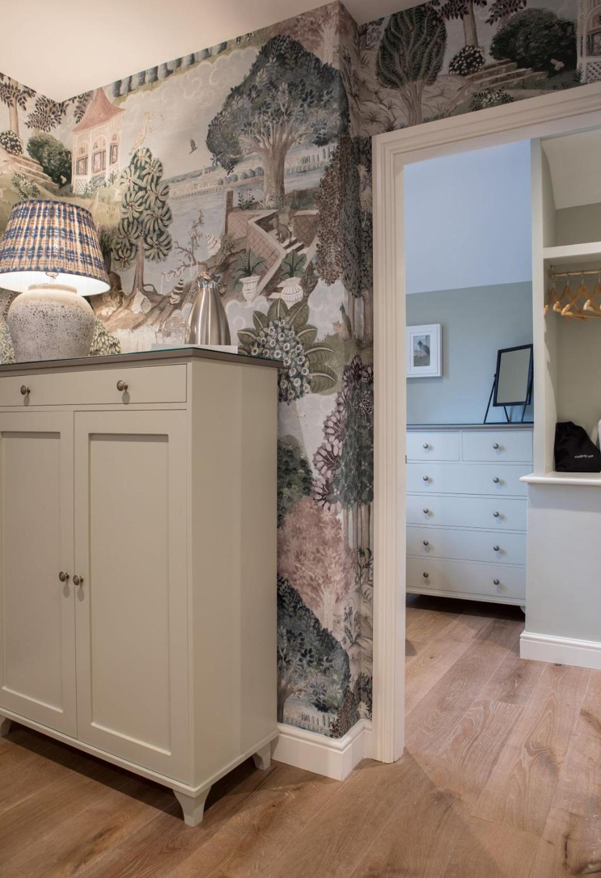One-Bedroom Suite - Photo 7