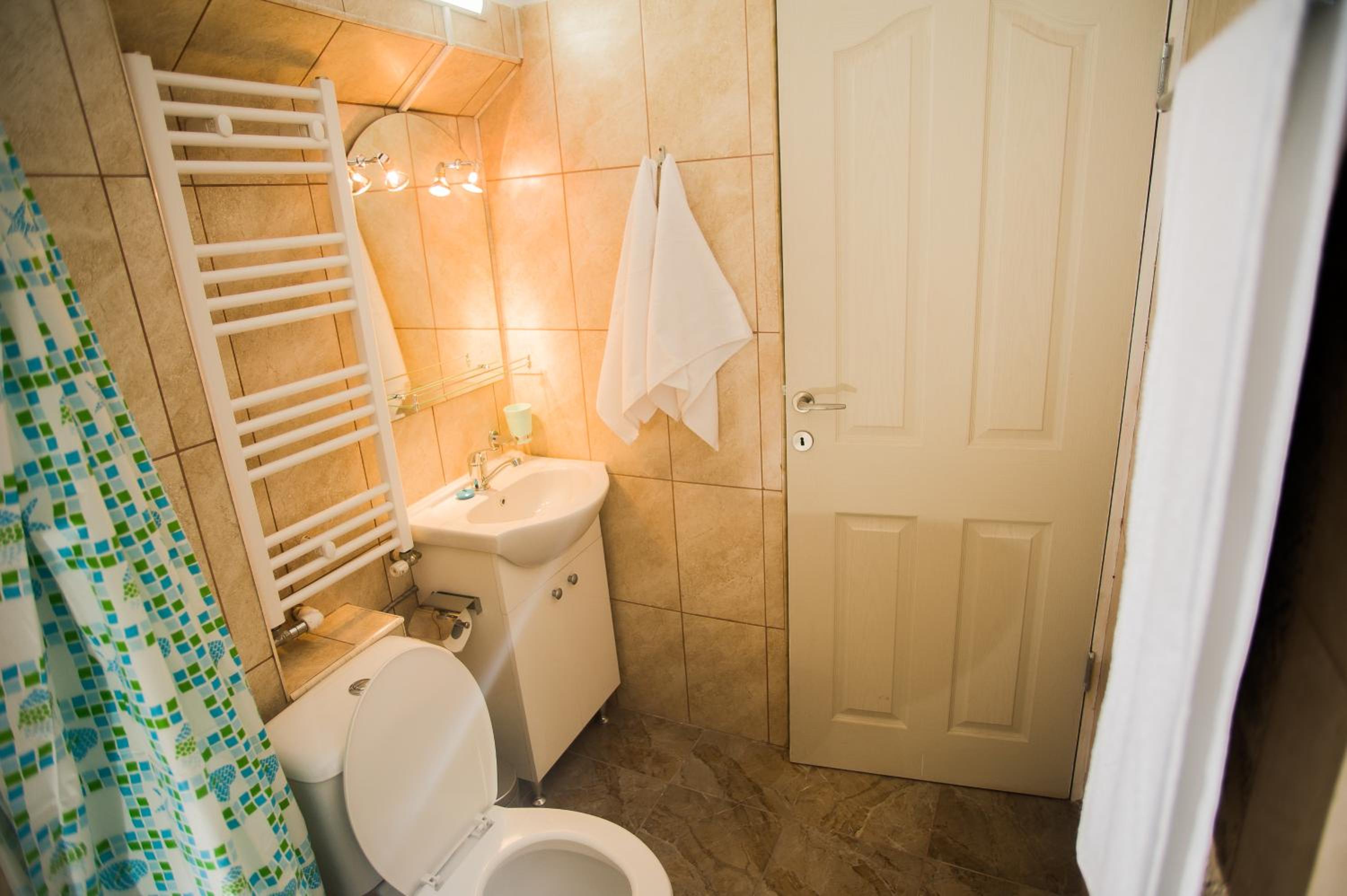 Deluxe Room - Photo 6