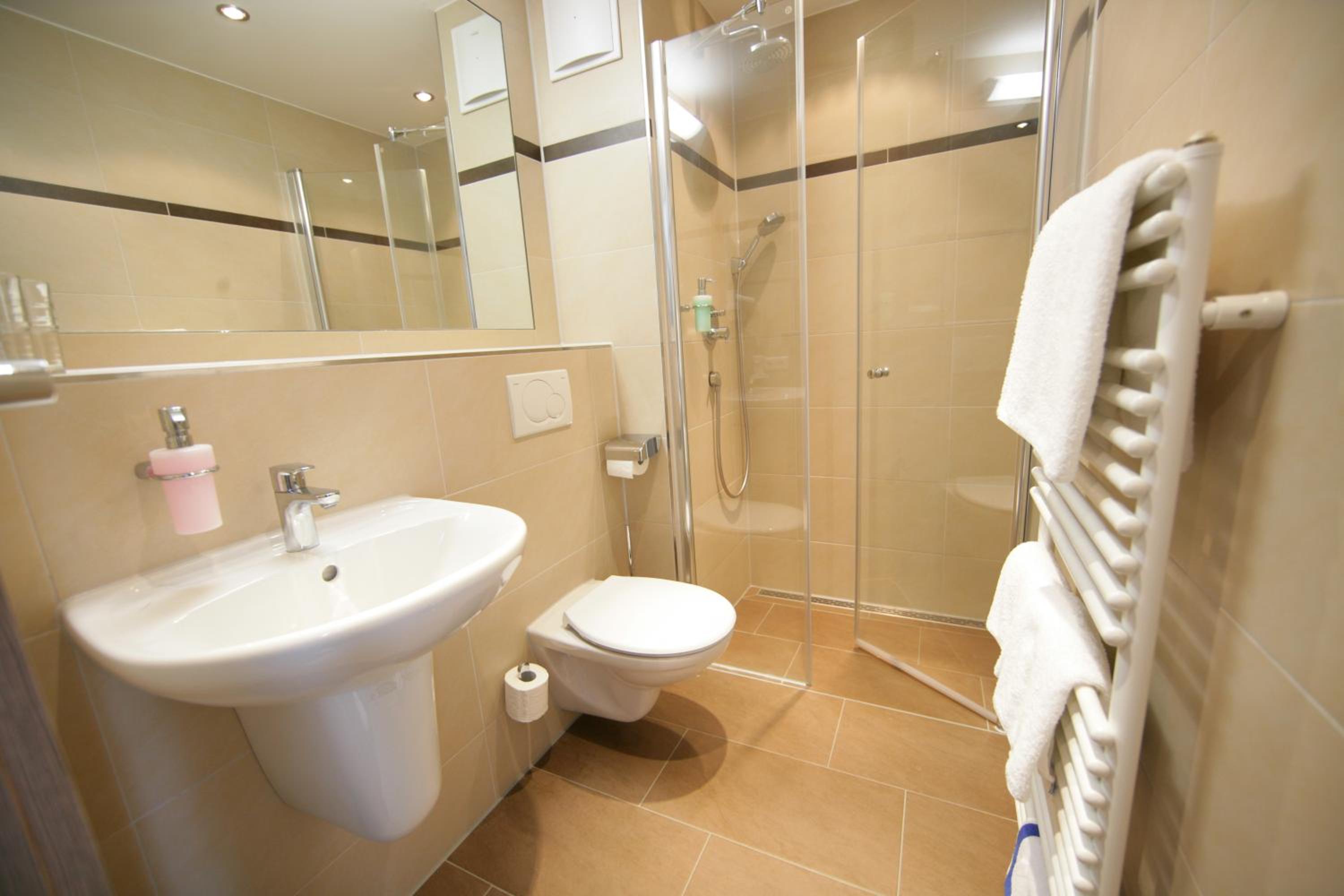 Comfort Double Room with Balcony and Elevator - Photo 13