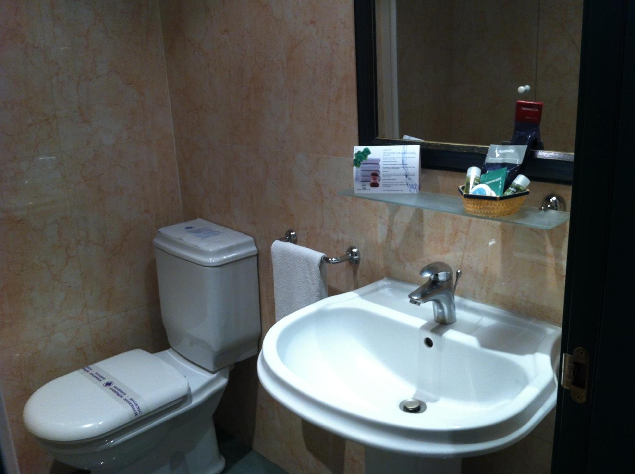 Small Single Room photo 3