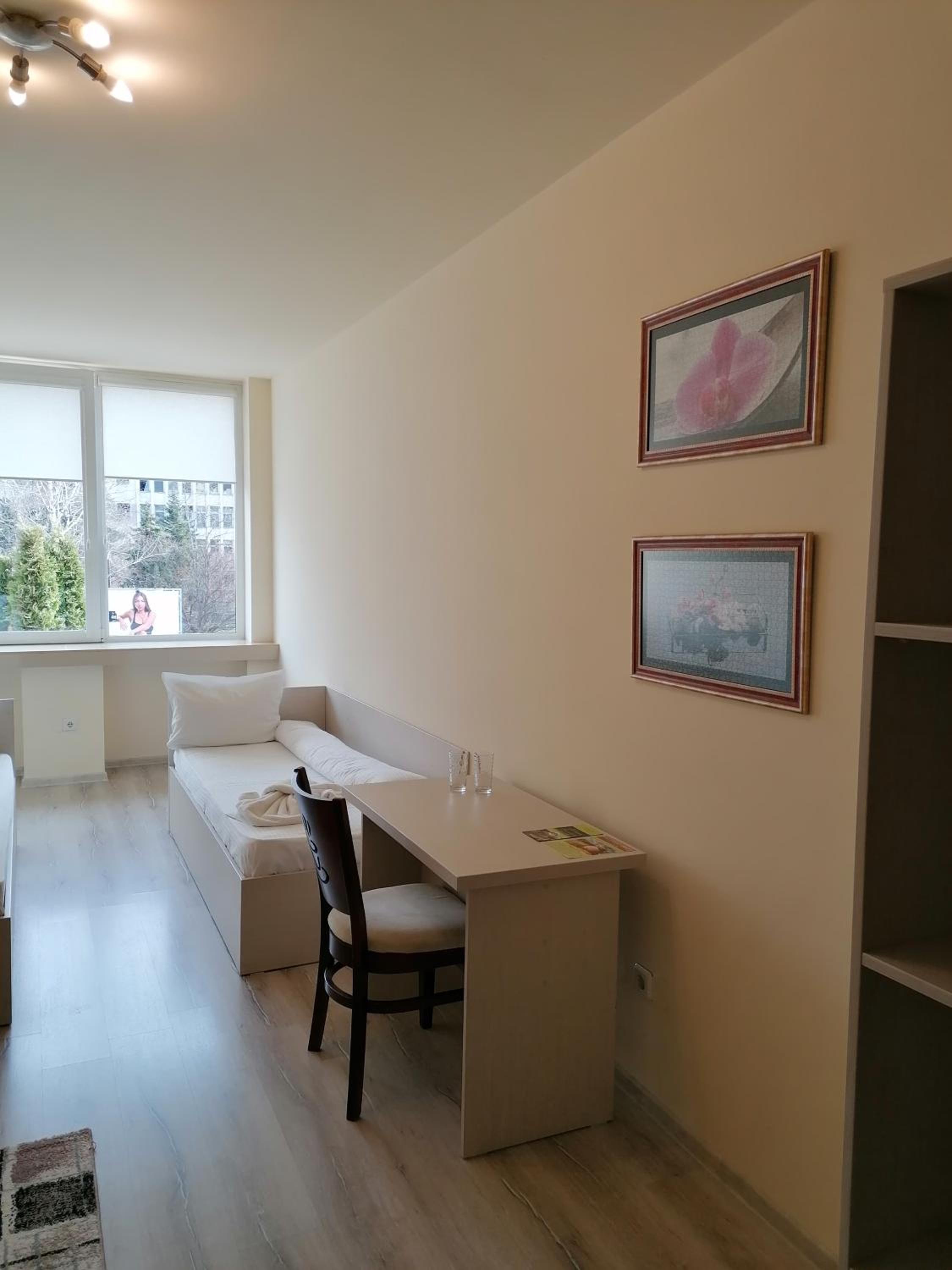 Large Double Room - Photo 34