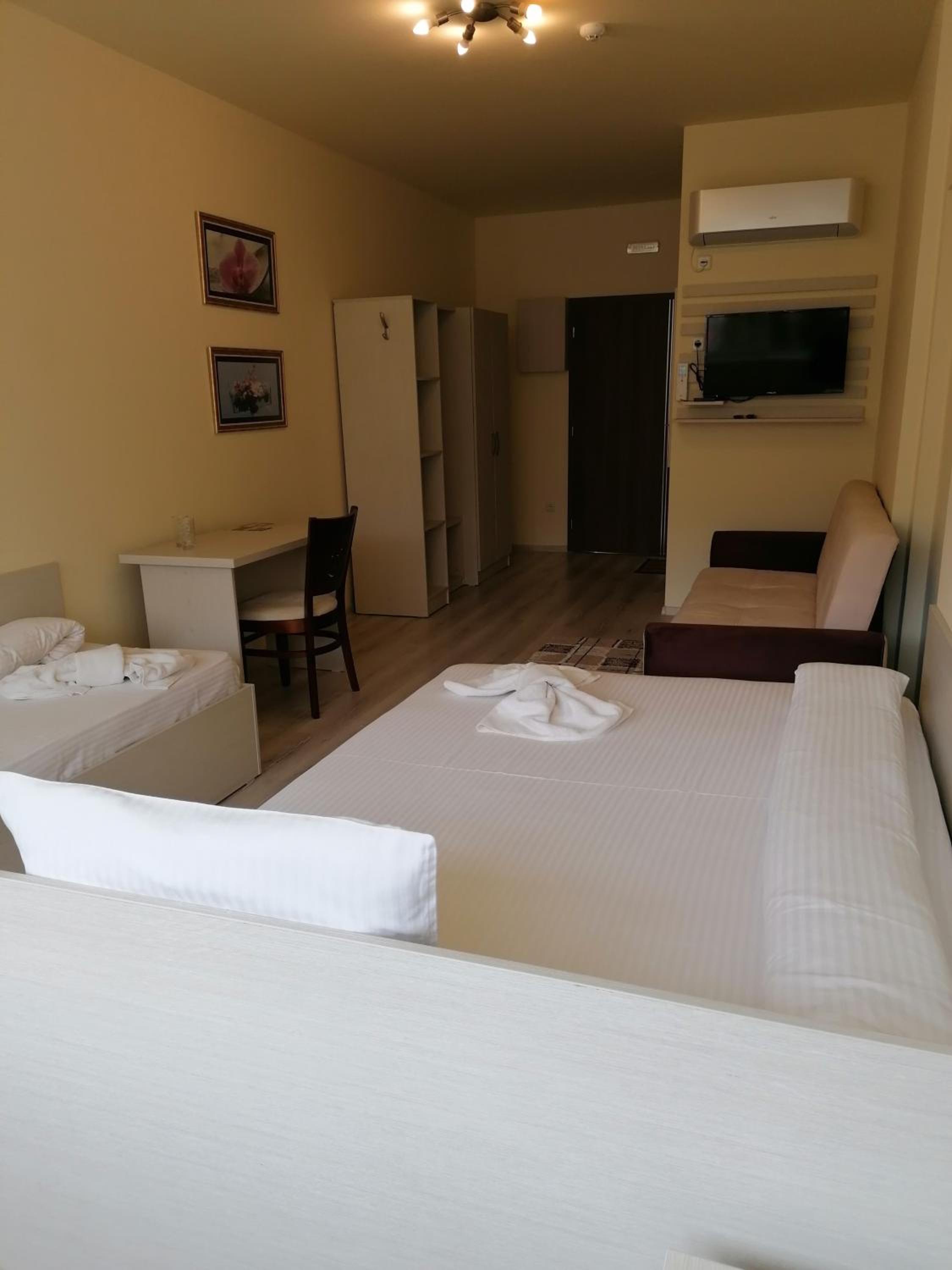 Large Double Room - Photo 32