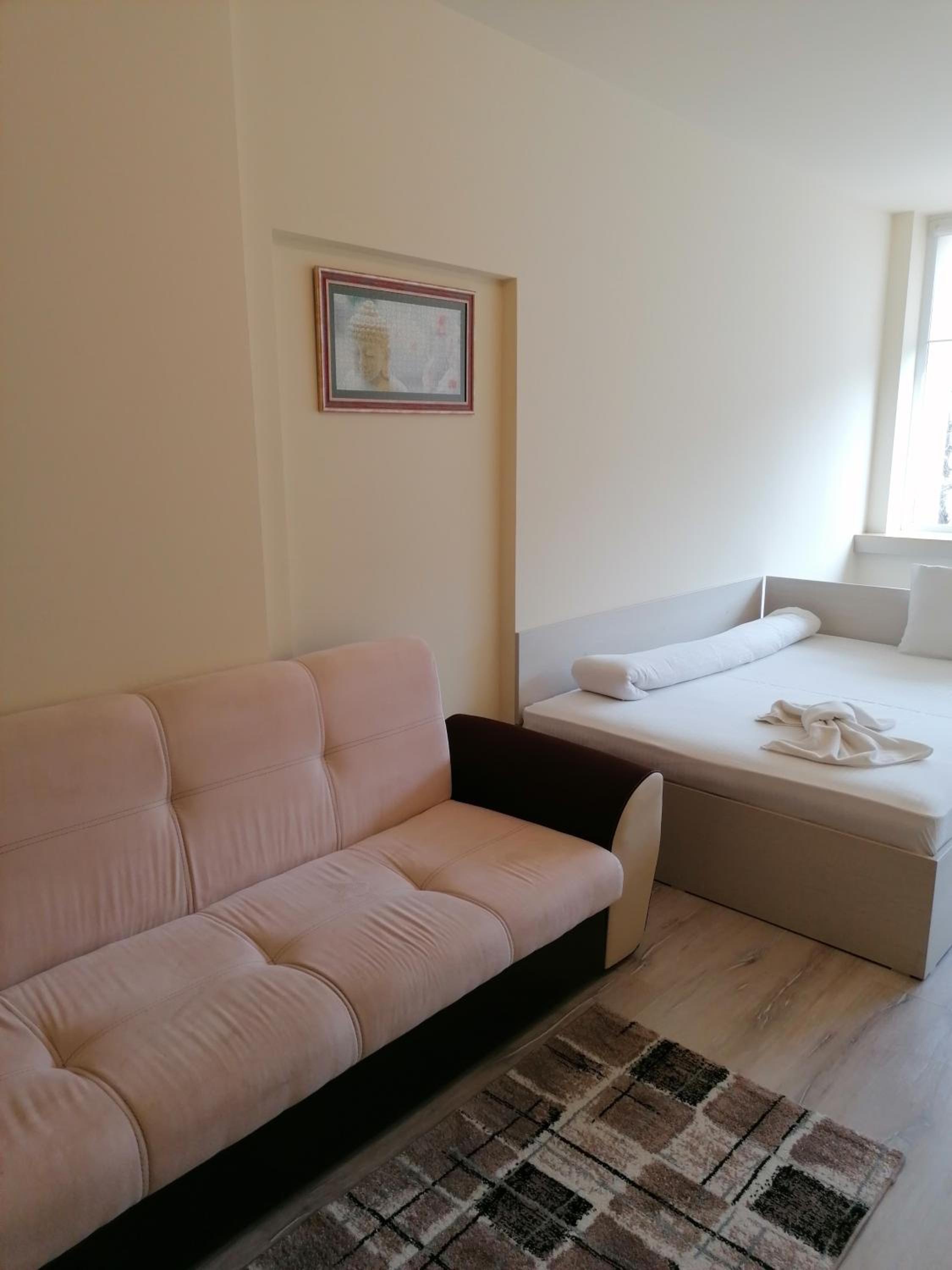 Large Double Room - Photo 31