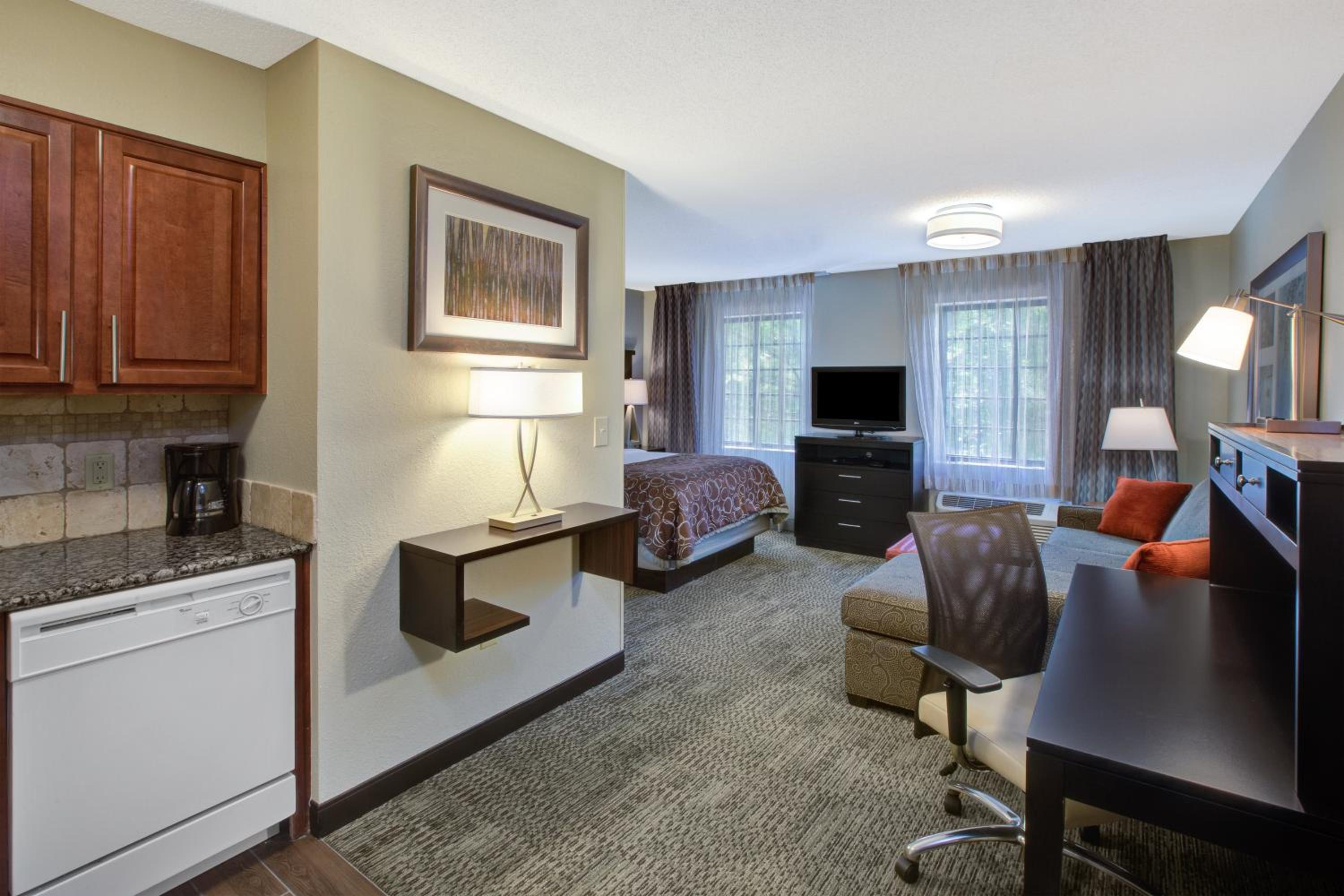 Studio Queen Suite - Photo 1