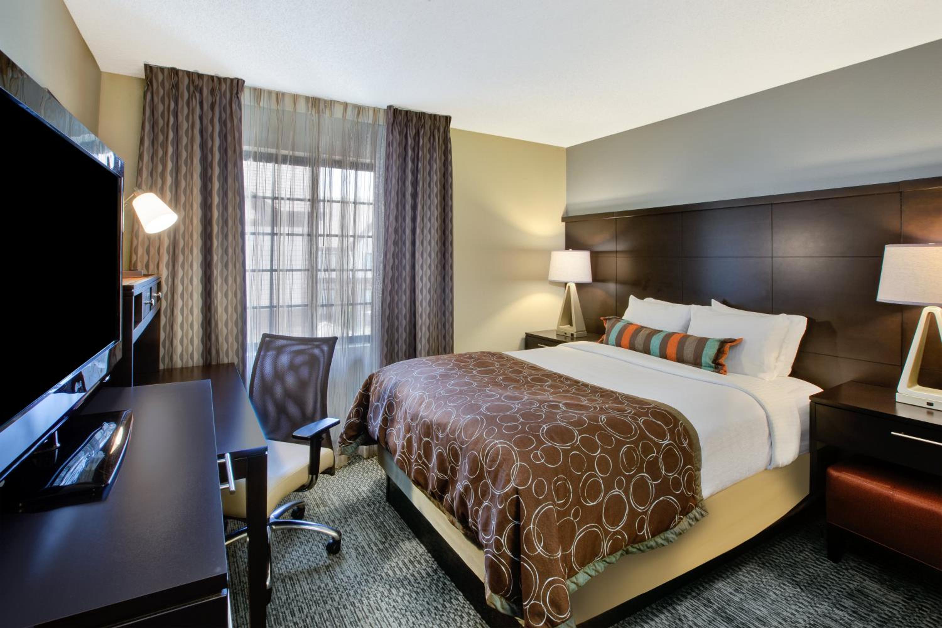 Two-Bedroom Suite - Photo 2