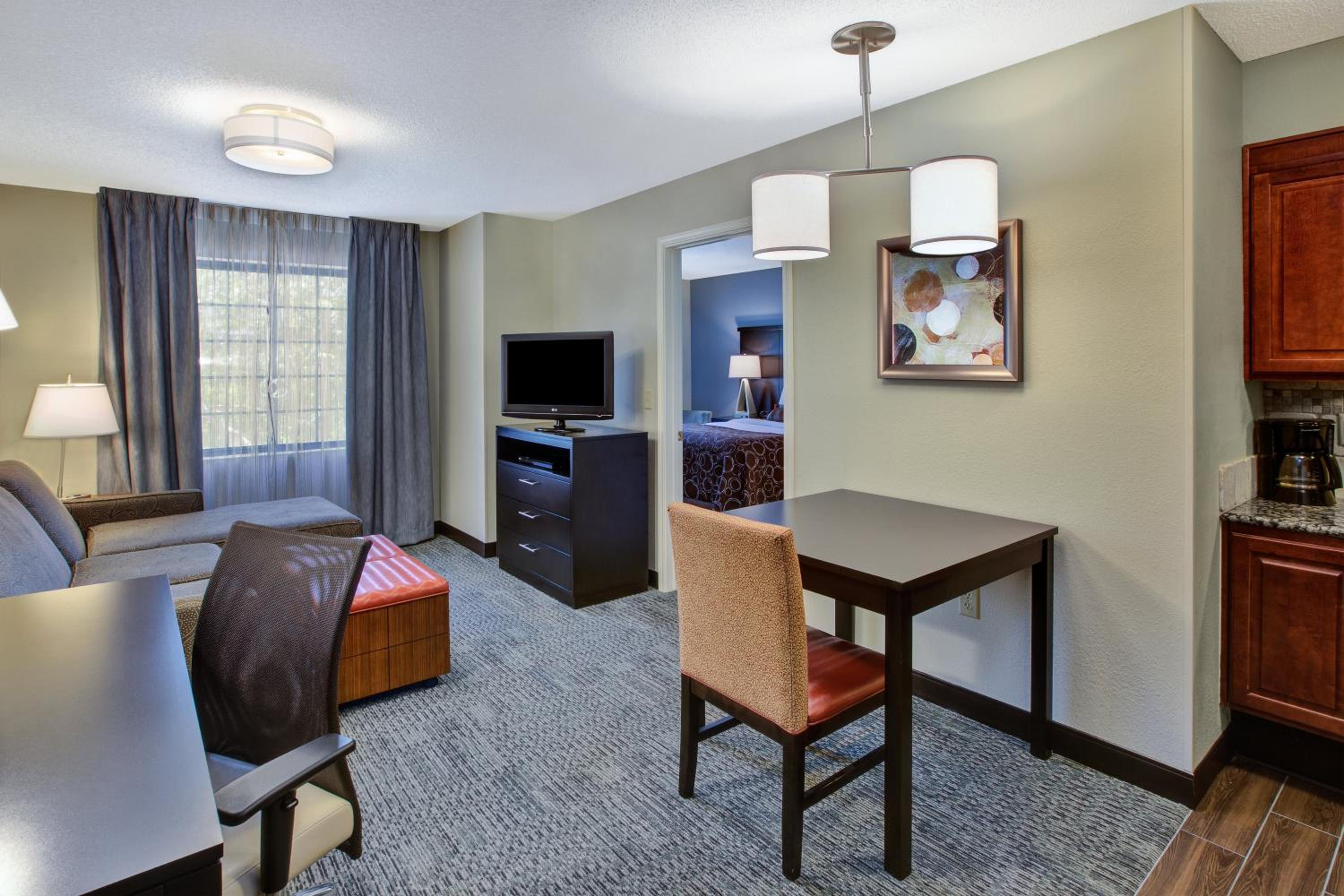 One-Bedroom King Suite - Photo 4