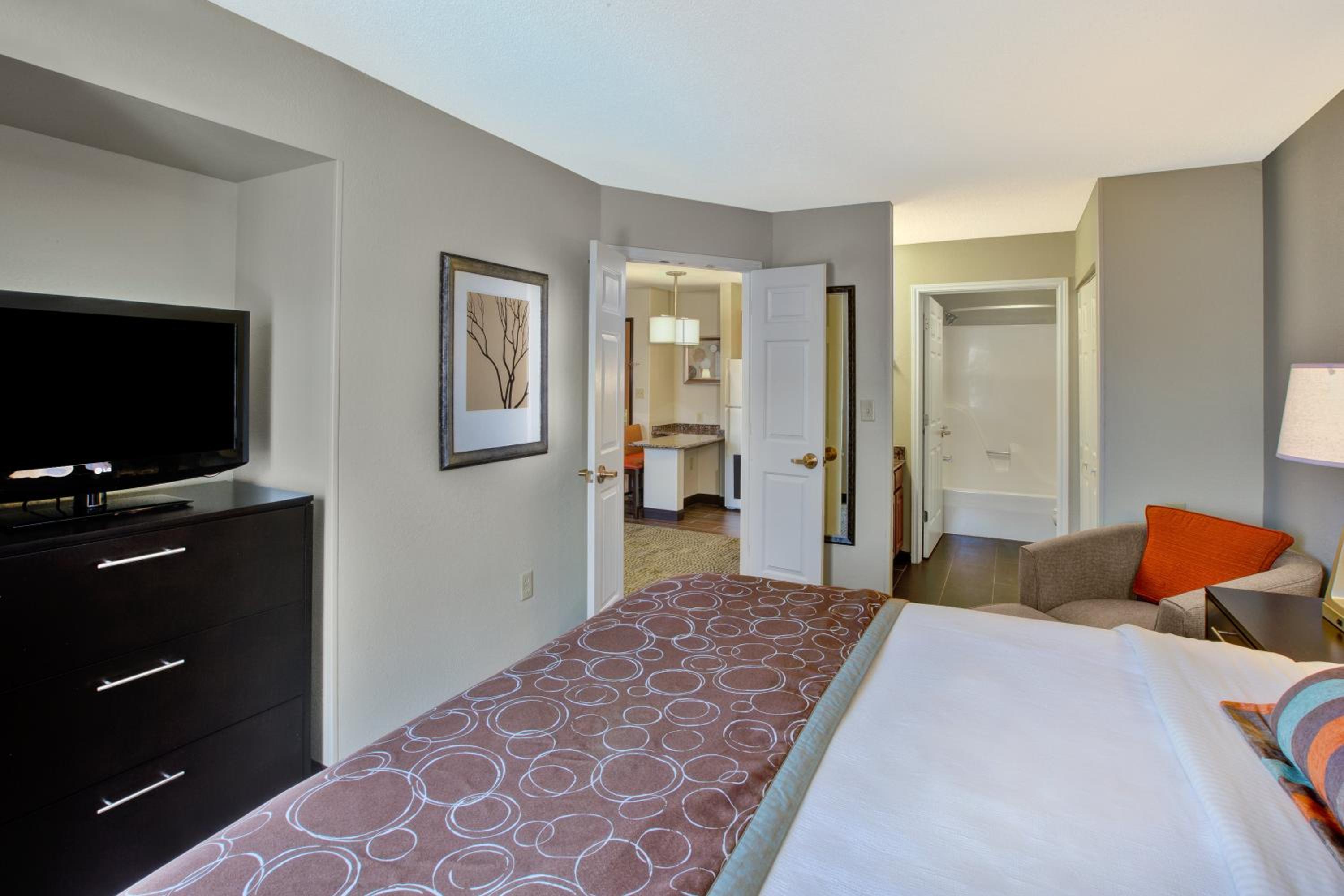 One-Bedroom King Suite - Photo 7