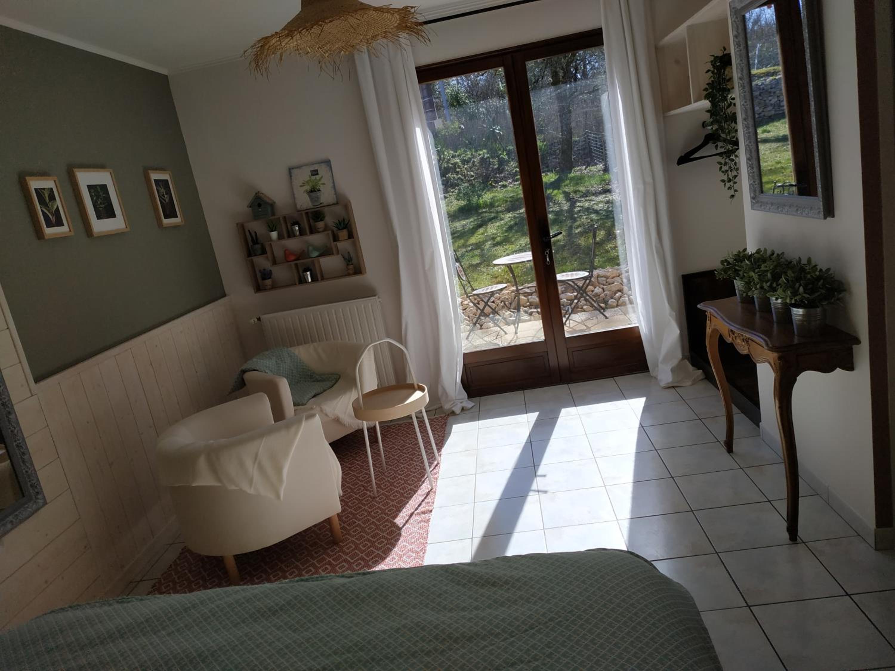 Double Room with Private External Bathroom photo 2