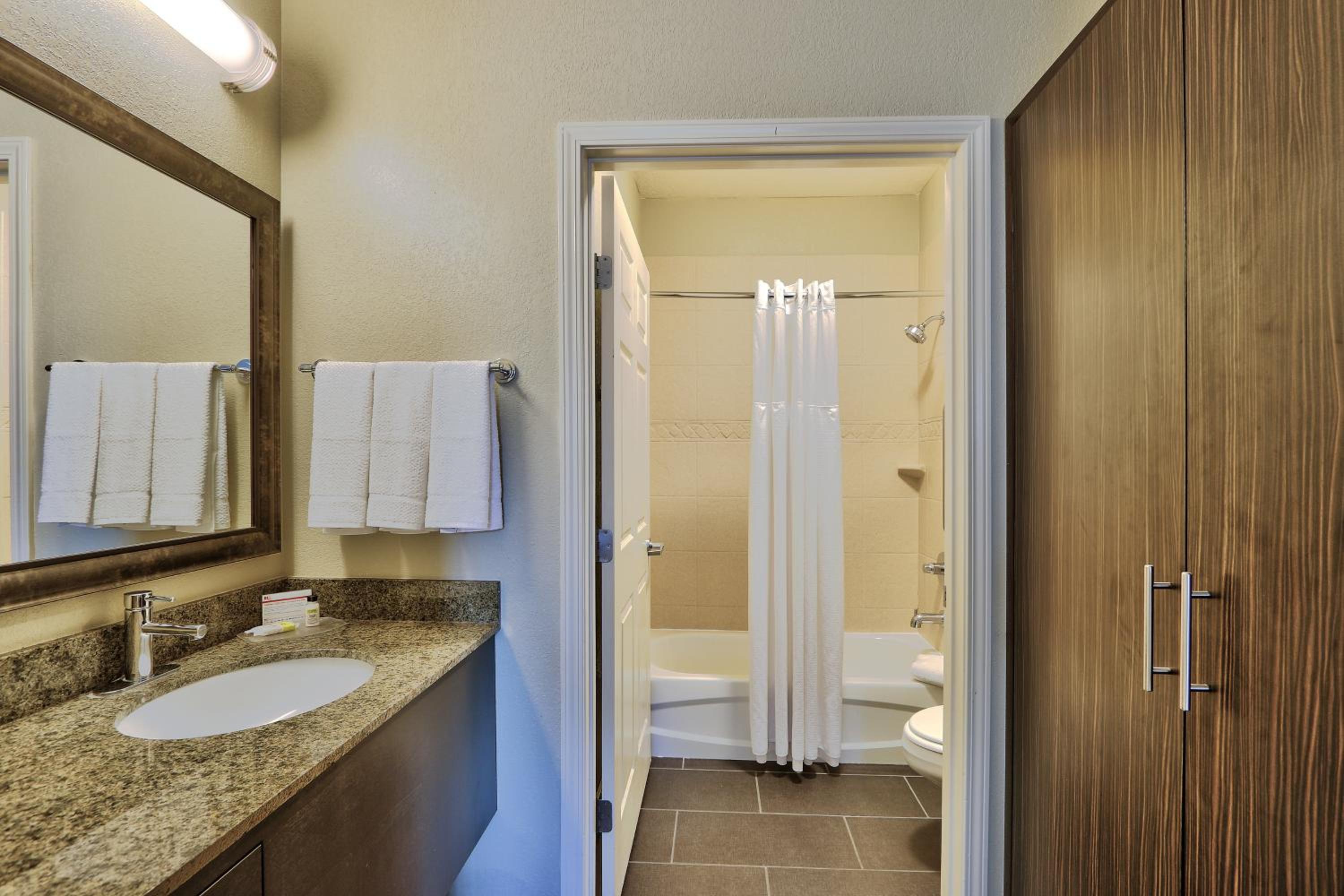Two-Bedroom Suite with Two King Beds - Photo 3