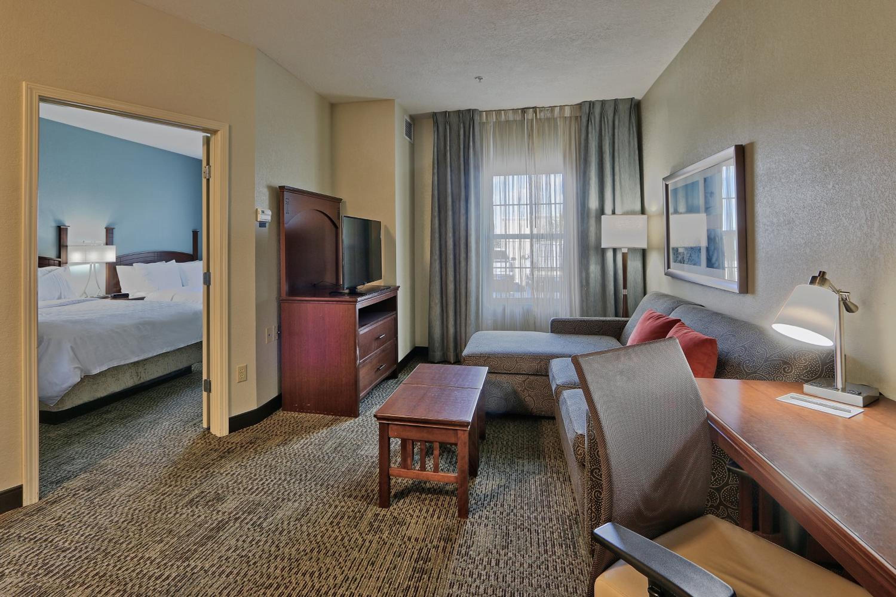 One-Bedroom Queen Suite - Photo 3