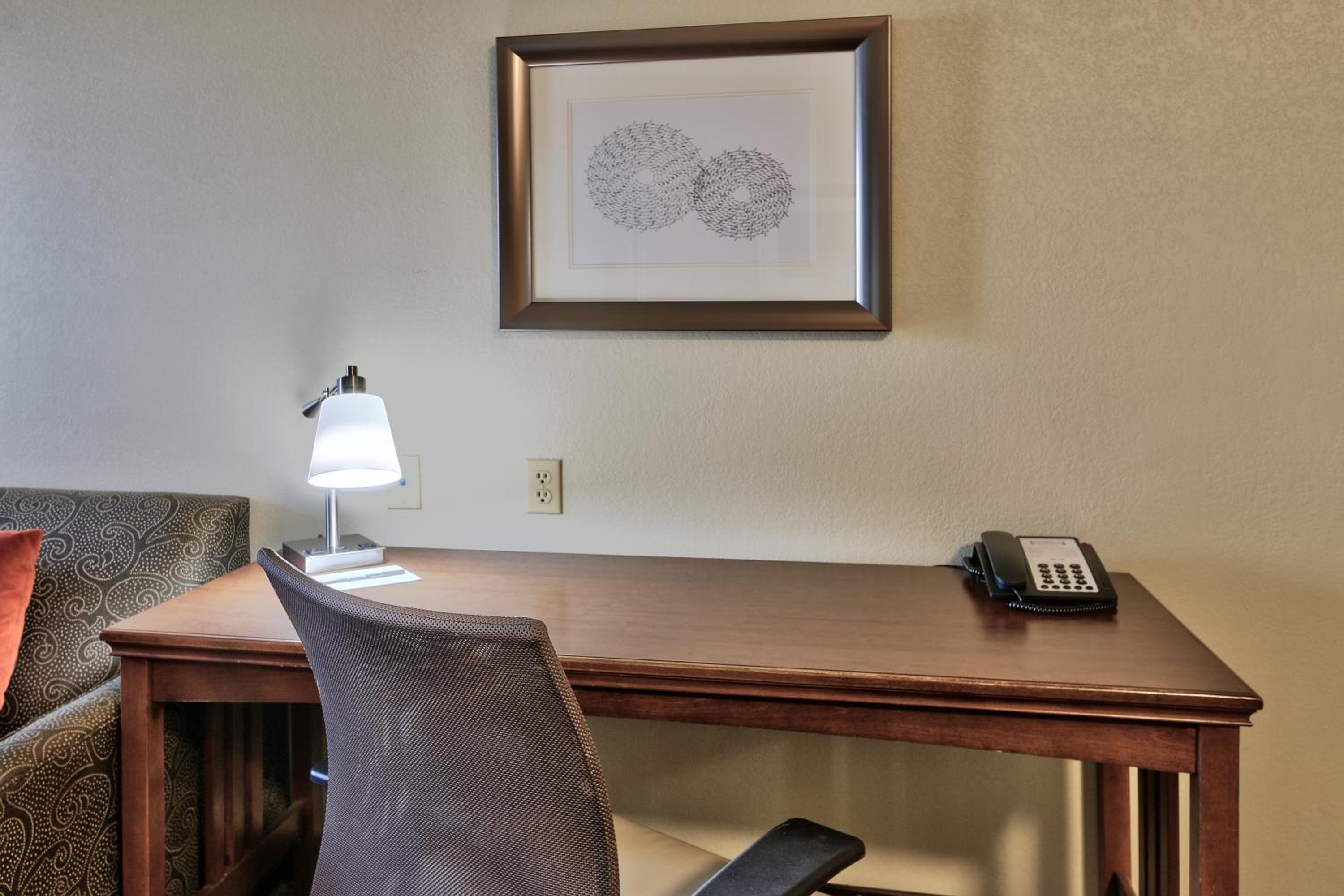 Queen Studio Suite - Photo 4