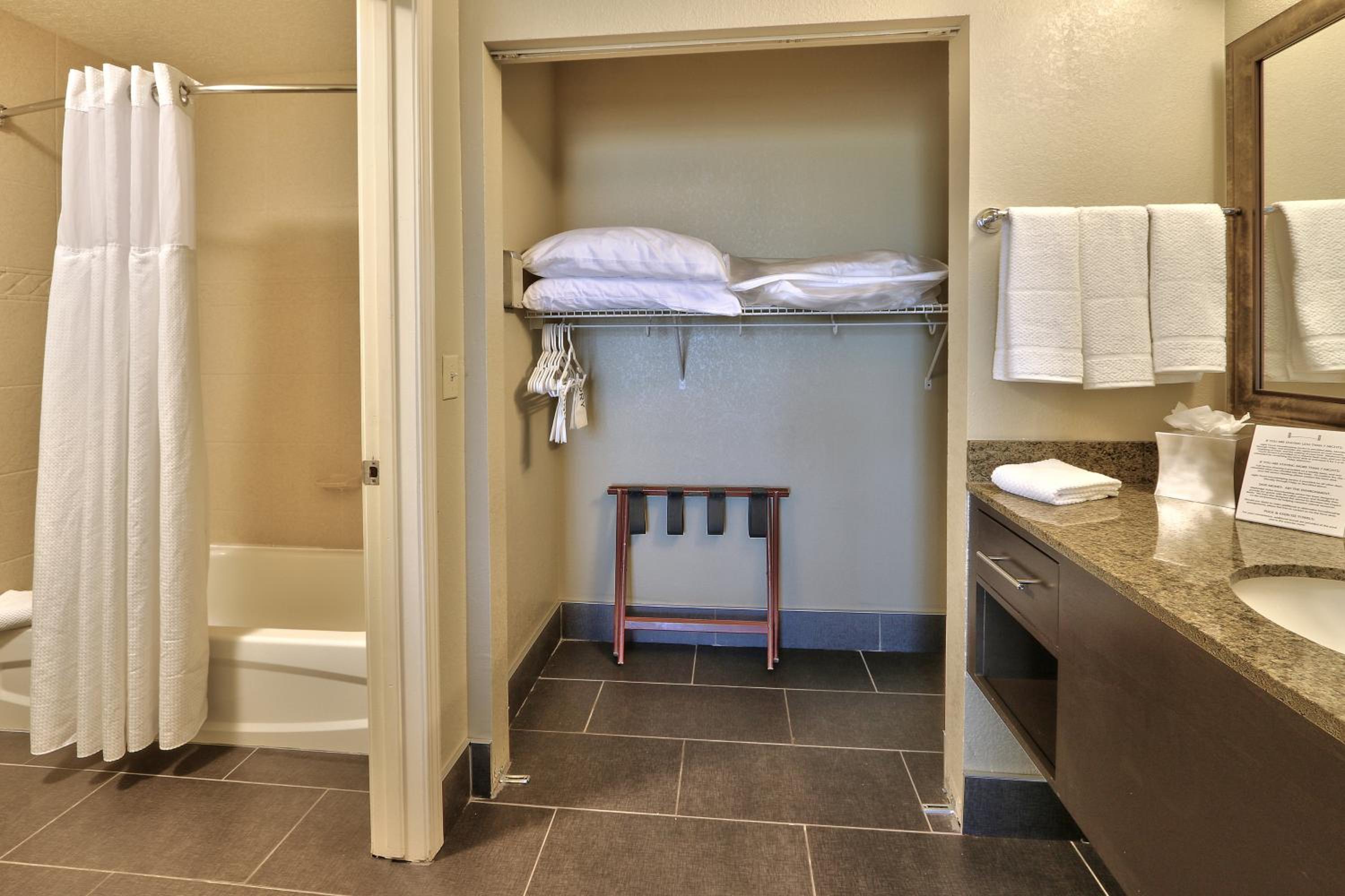 Two-Bedroom Suite with Two King Beds - Photo 2