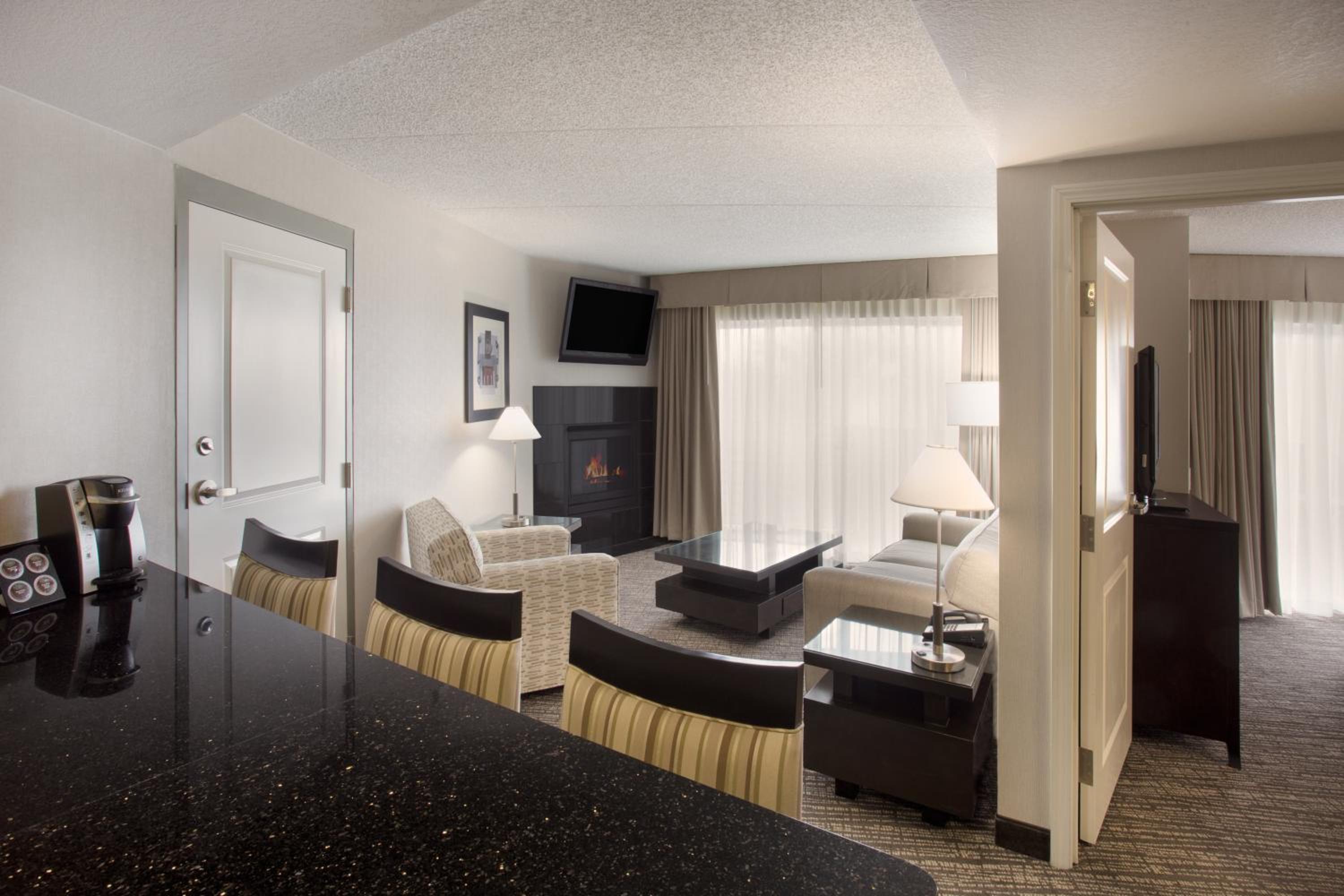 One-Bedroom King Suite with Sofa Bed - Photo 3