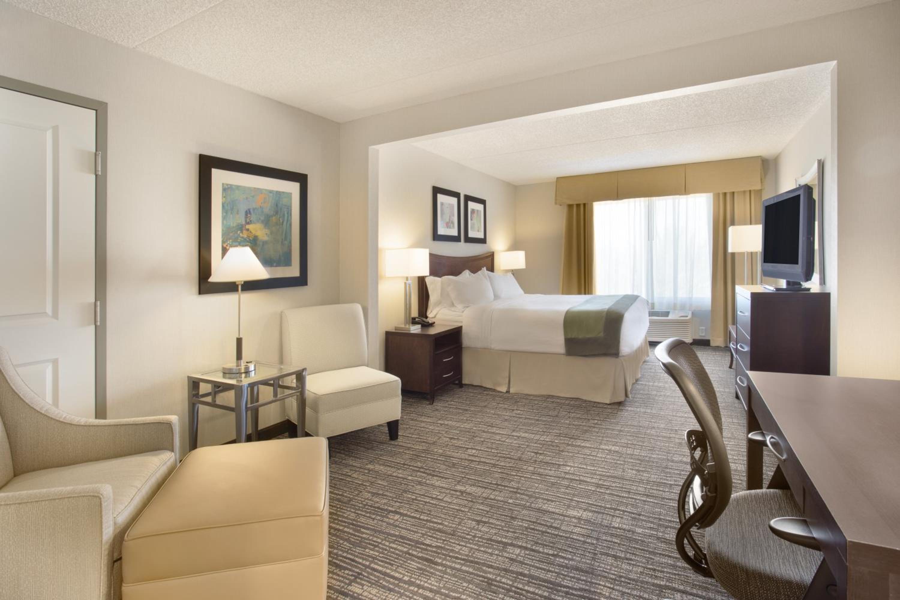 Standard King Room - Photo 5