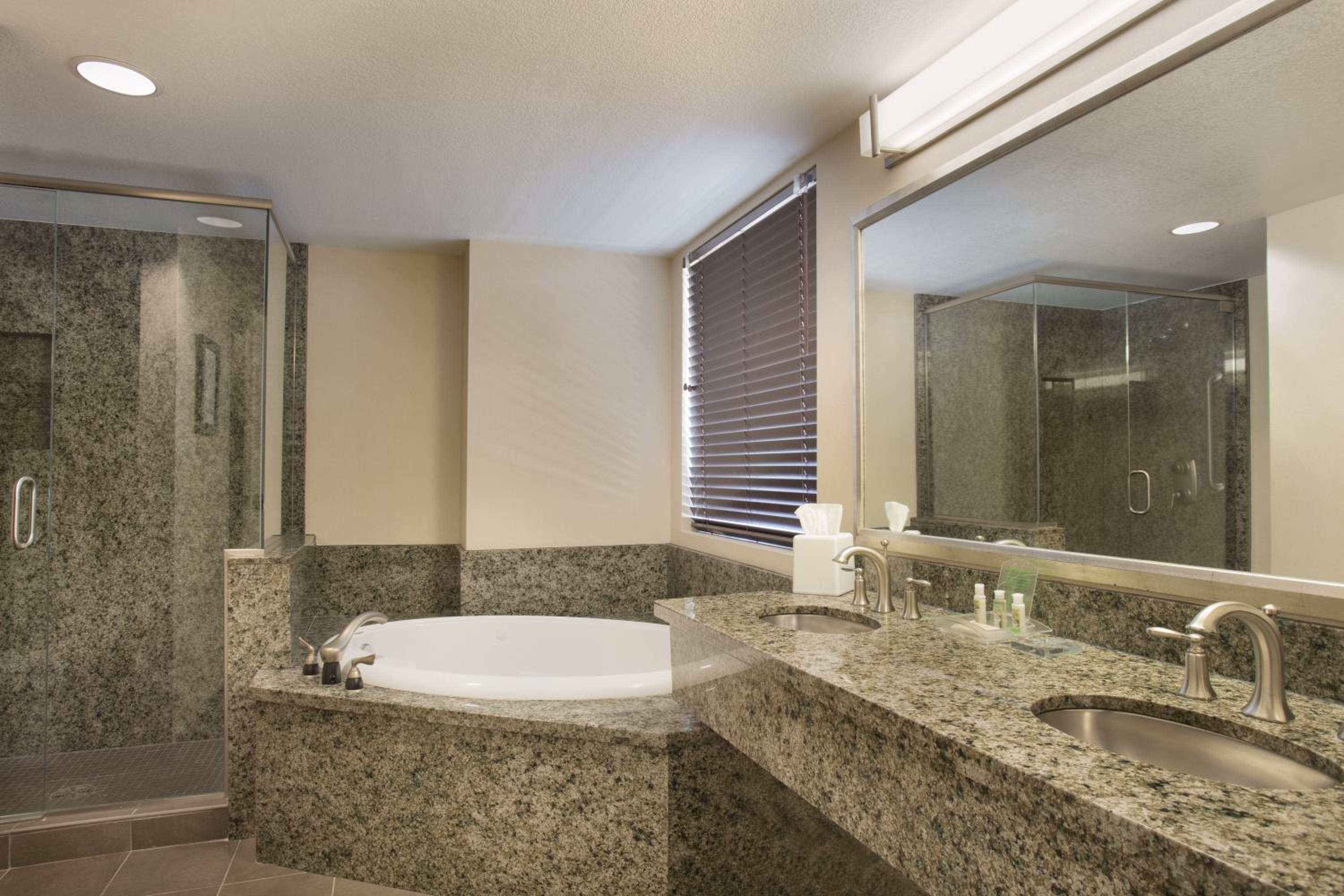 King Suite with View - Photo 2