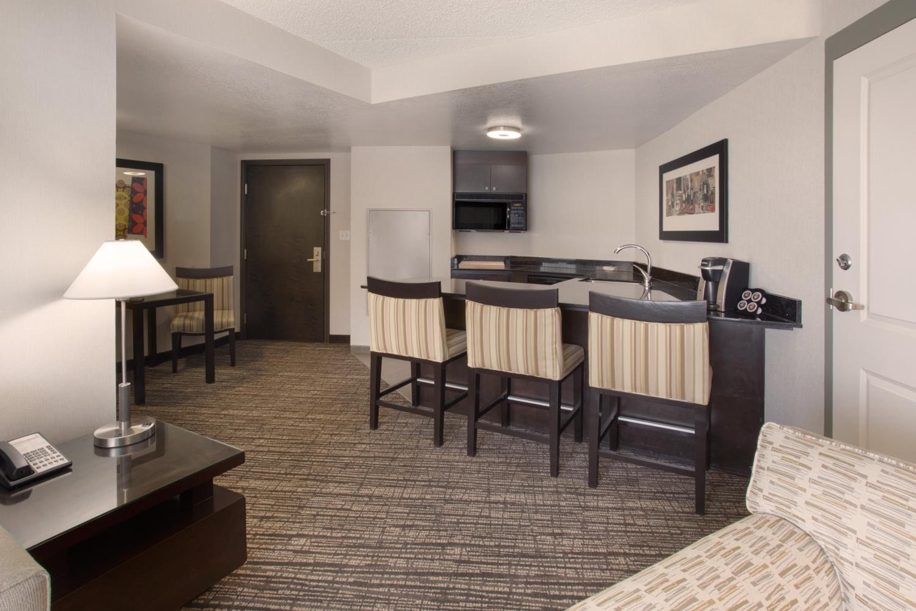 One-Bedroom King Suite with Sofa Bed - Photo 4