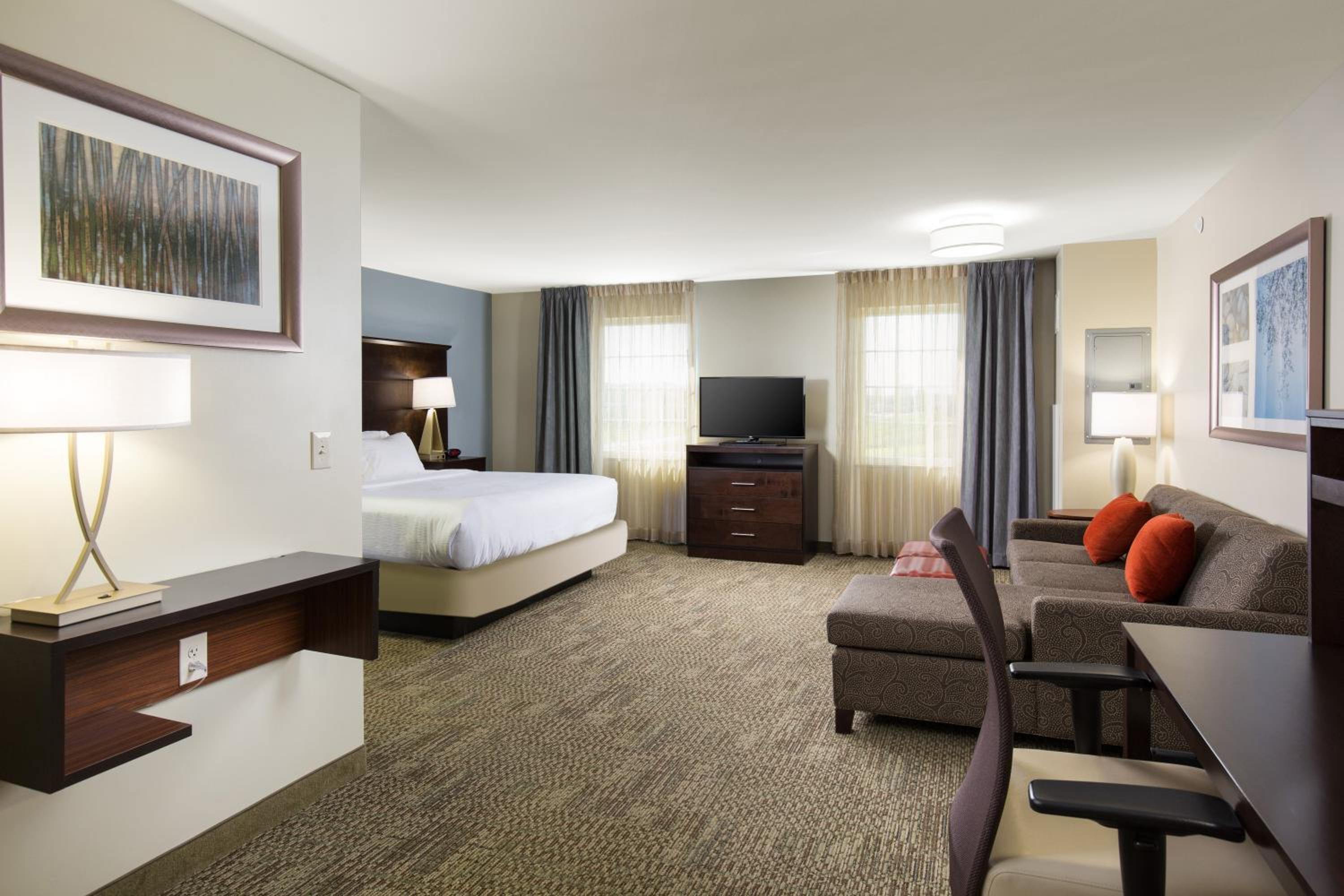 Studio Suite with King Bed - Non-Smoking - Photo 1