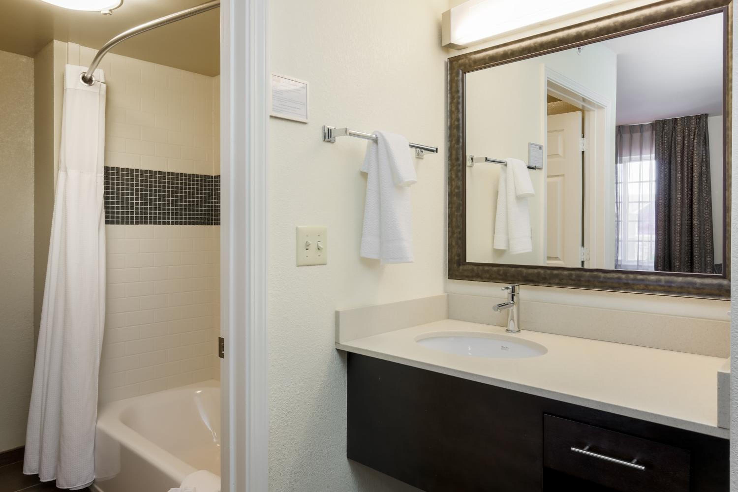 Two-Bedroom Suite with Oner King Bed and One Queen Bed - Photo 6