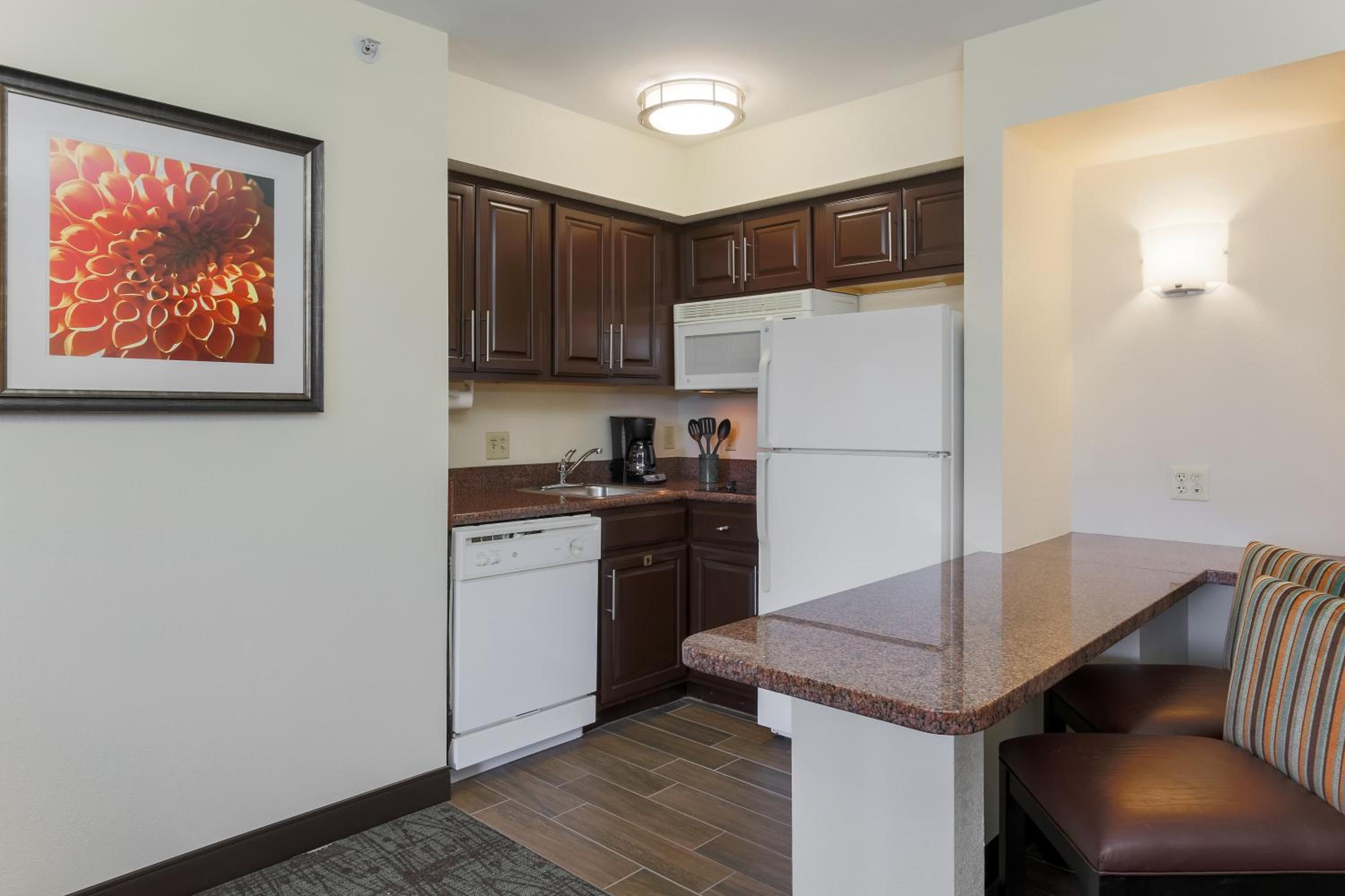 One-Bedroom King Suite - Photo 4