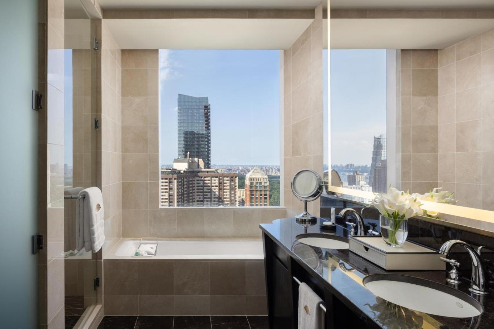 Three-Bedroom Central Park Suite thumbnail 6