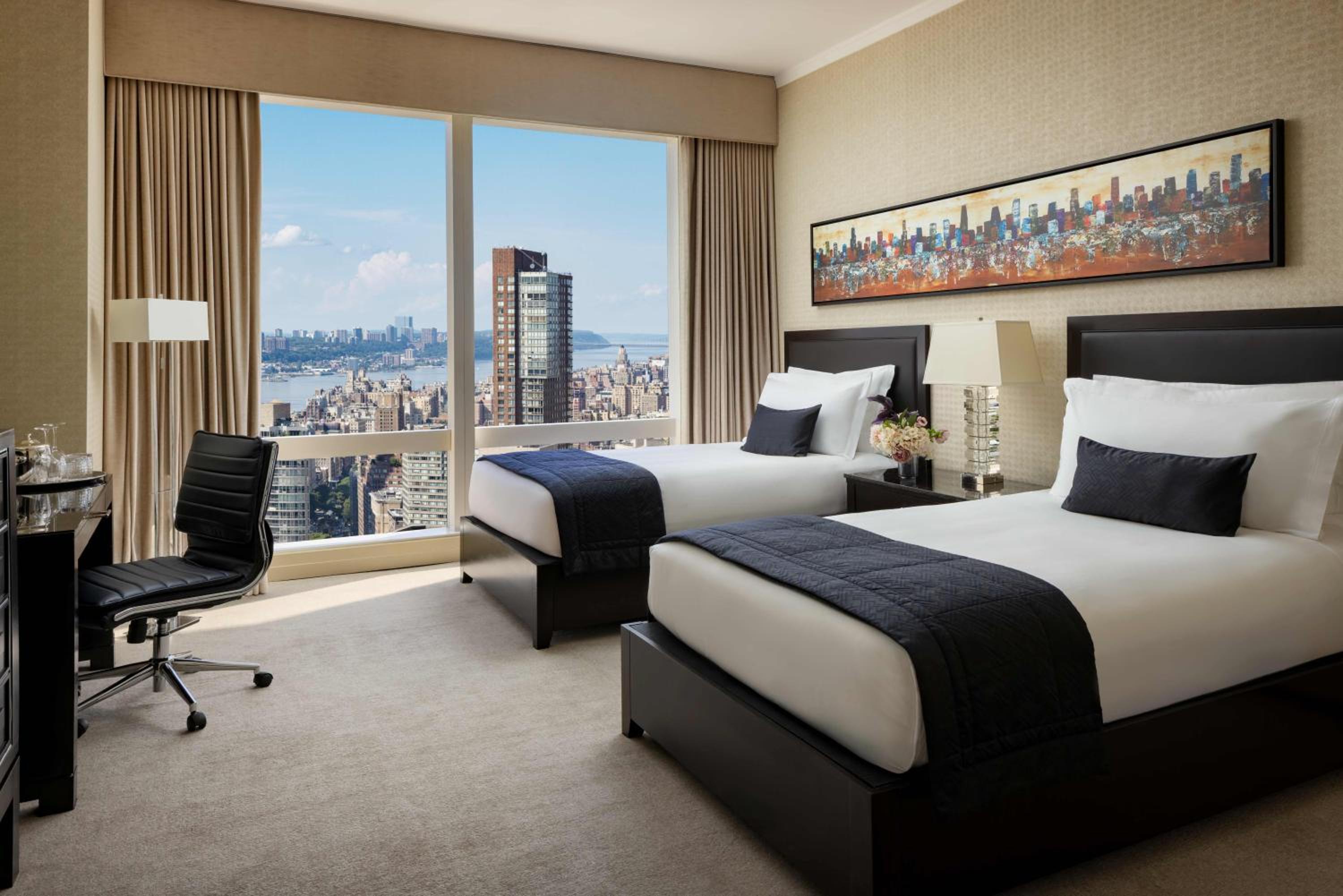 Connecting Hudson River View Family Rooms thumbnail 5