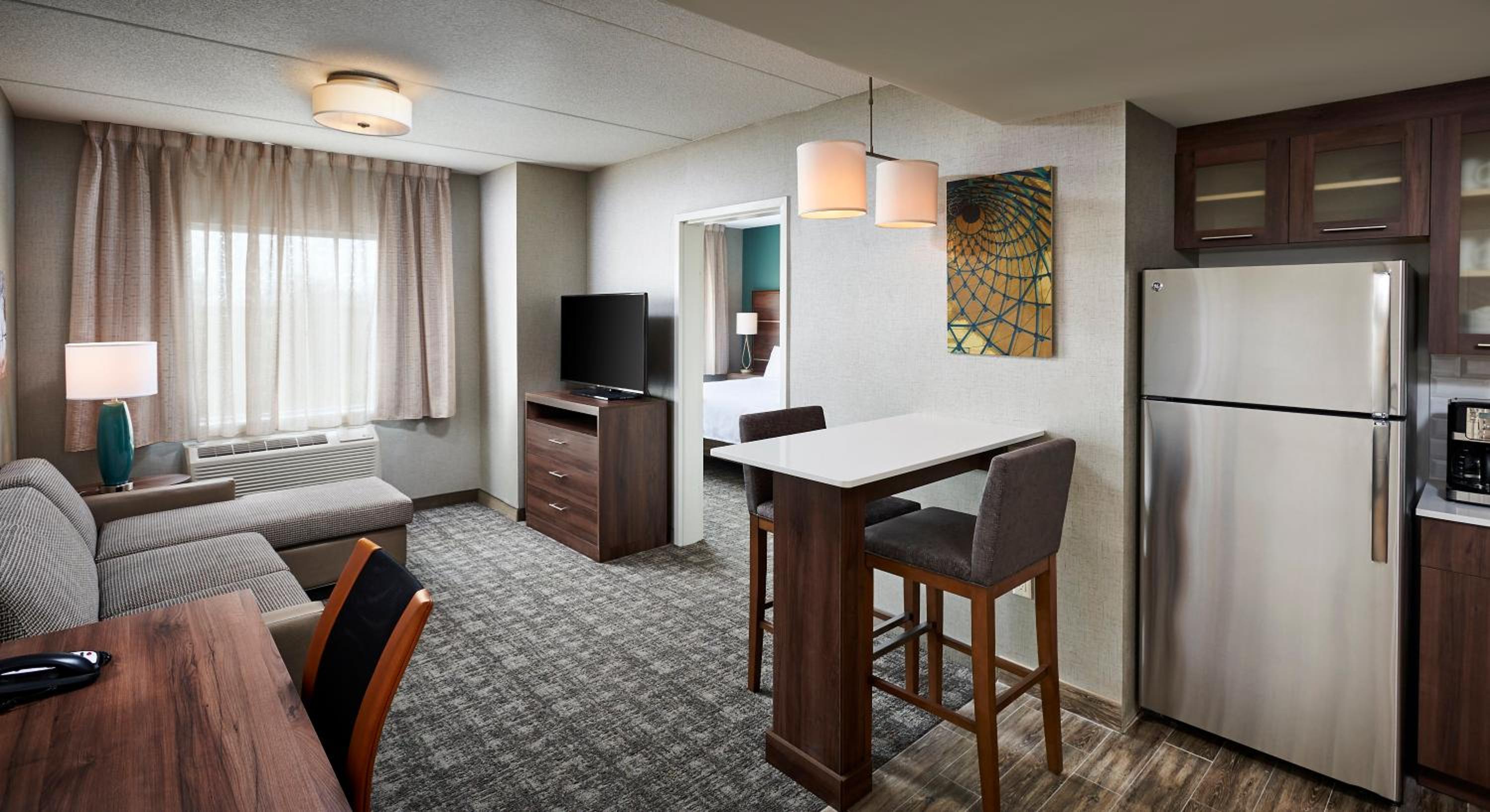 One-Bedroom King Suite - Non-Smoking