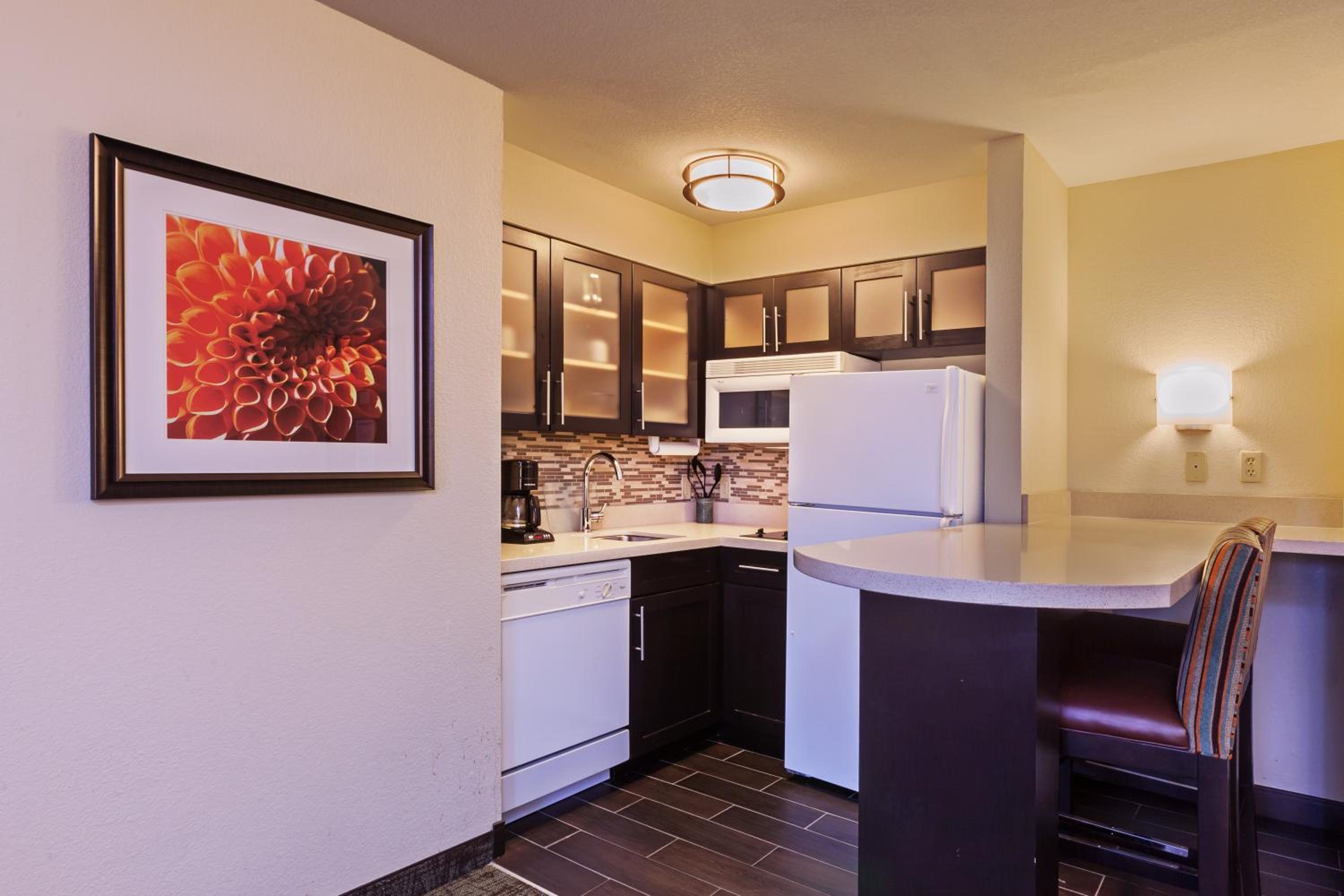 One-Bedroom Suite - Photo 3