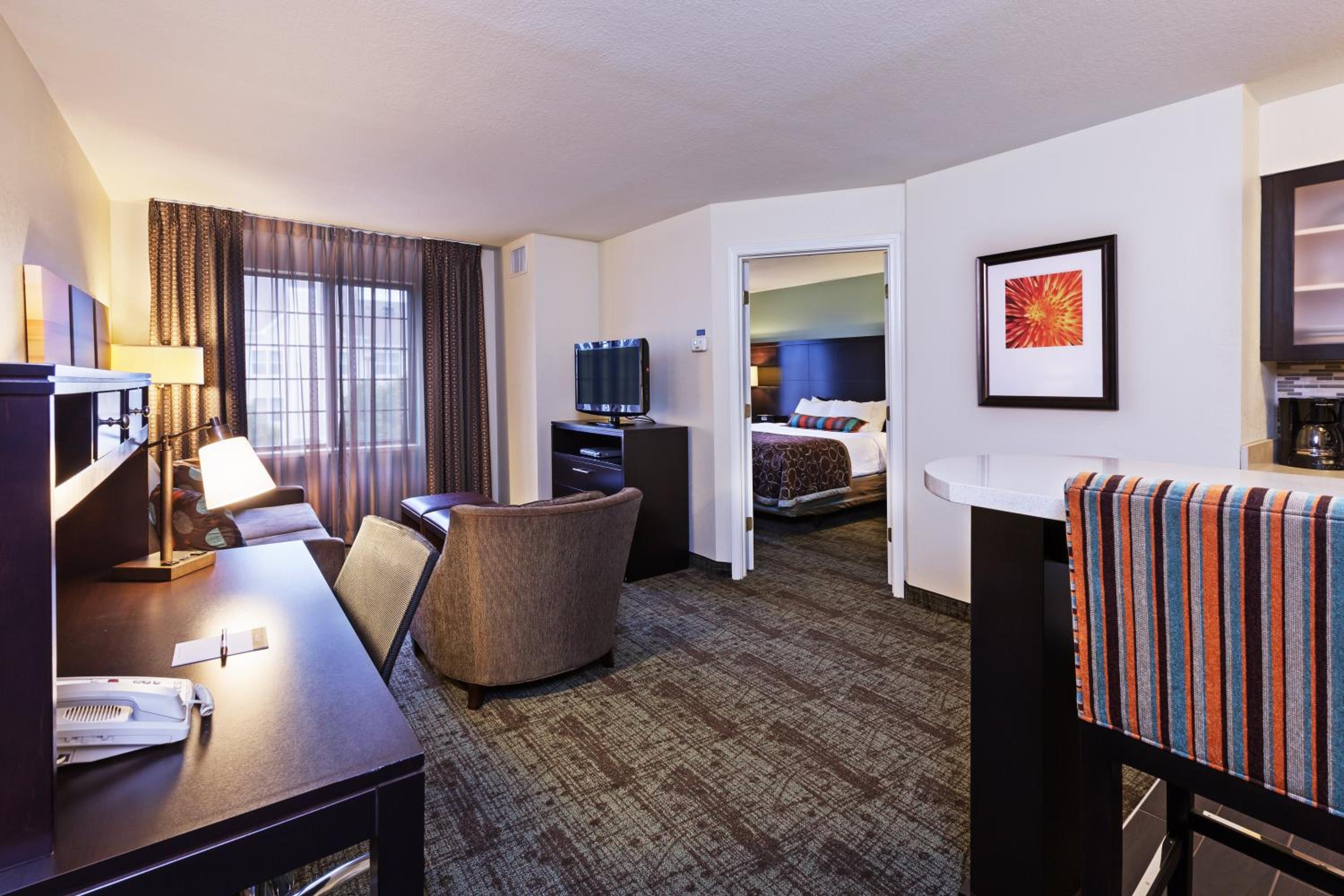 One-Bedroom Suite - Photo 2
